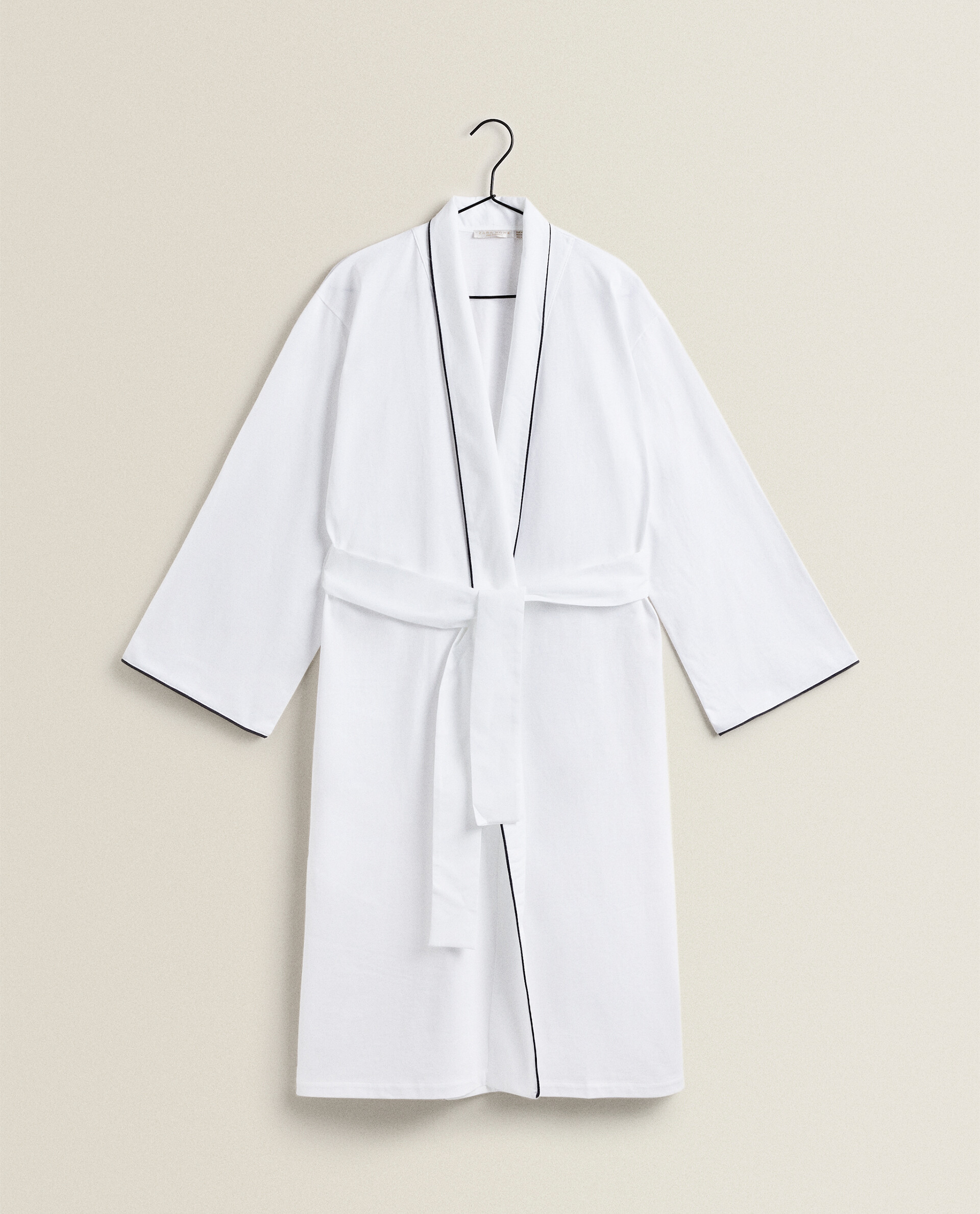 BATA PIPING - Batas - Mujer - ROPA - ROPA \u0026 CALZADO | Zara Home España