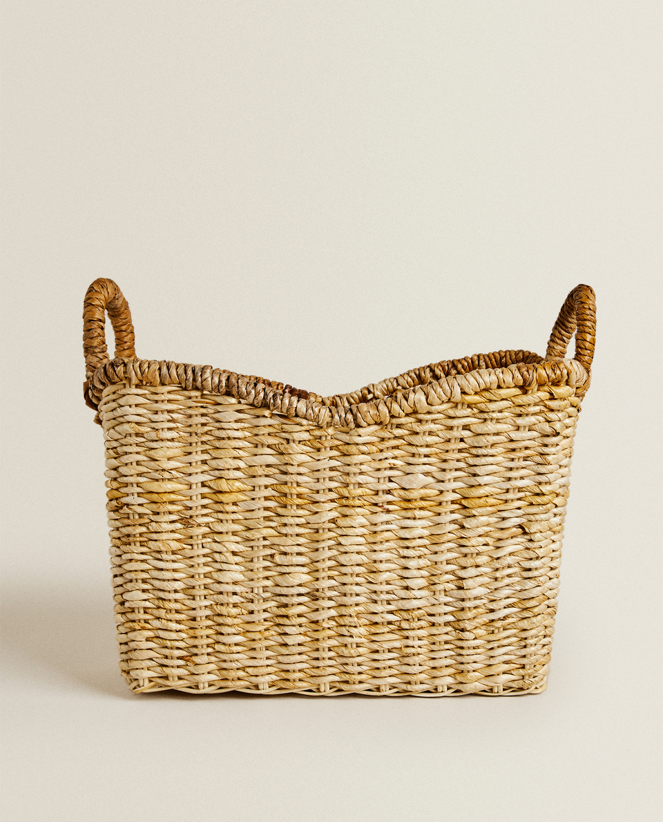 BASKET WITH HANDLES