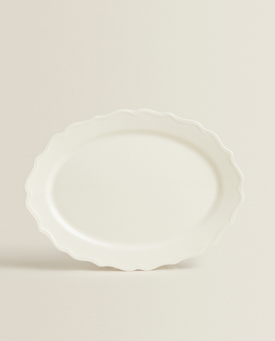 EARTHENWARE SERVING DISH WITH A RAISED-DESIGN EDGE