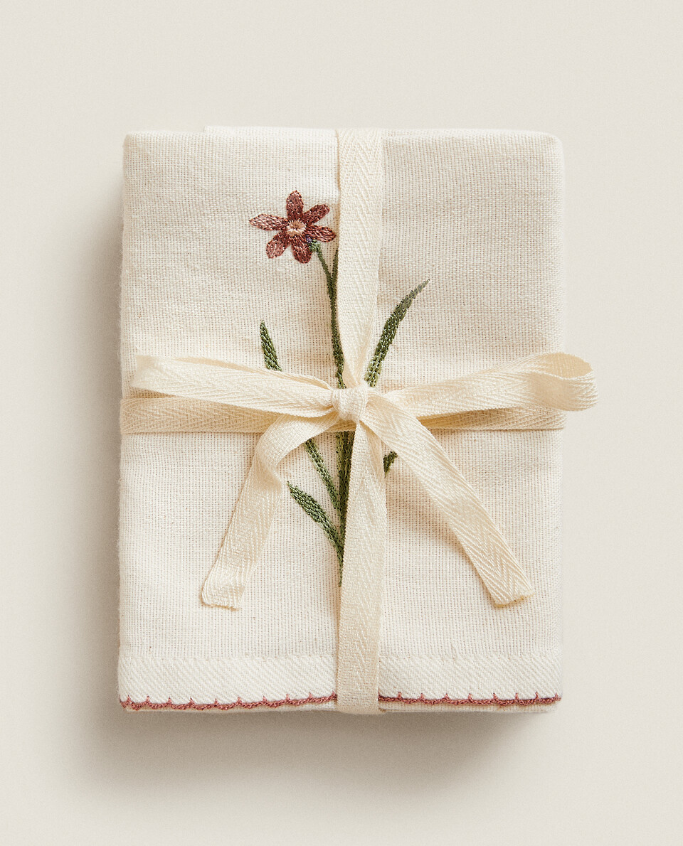 TOWEL WITH FLORAL EMBROIDERY (PACK OF 3)