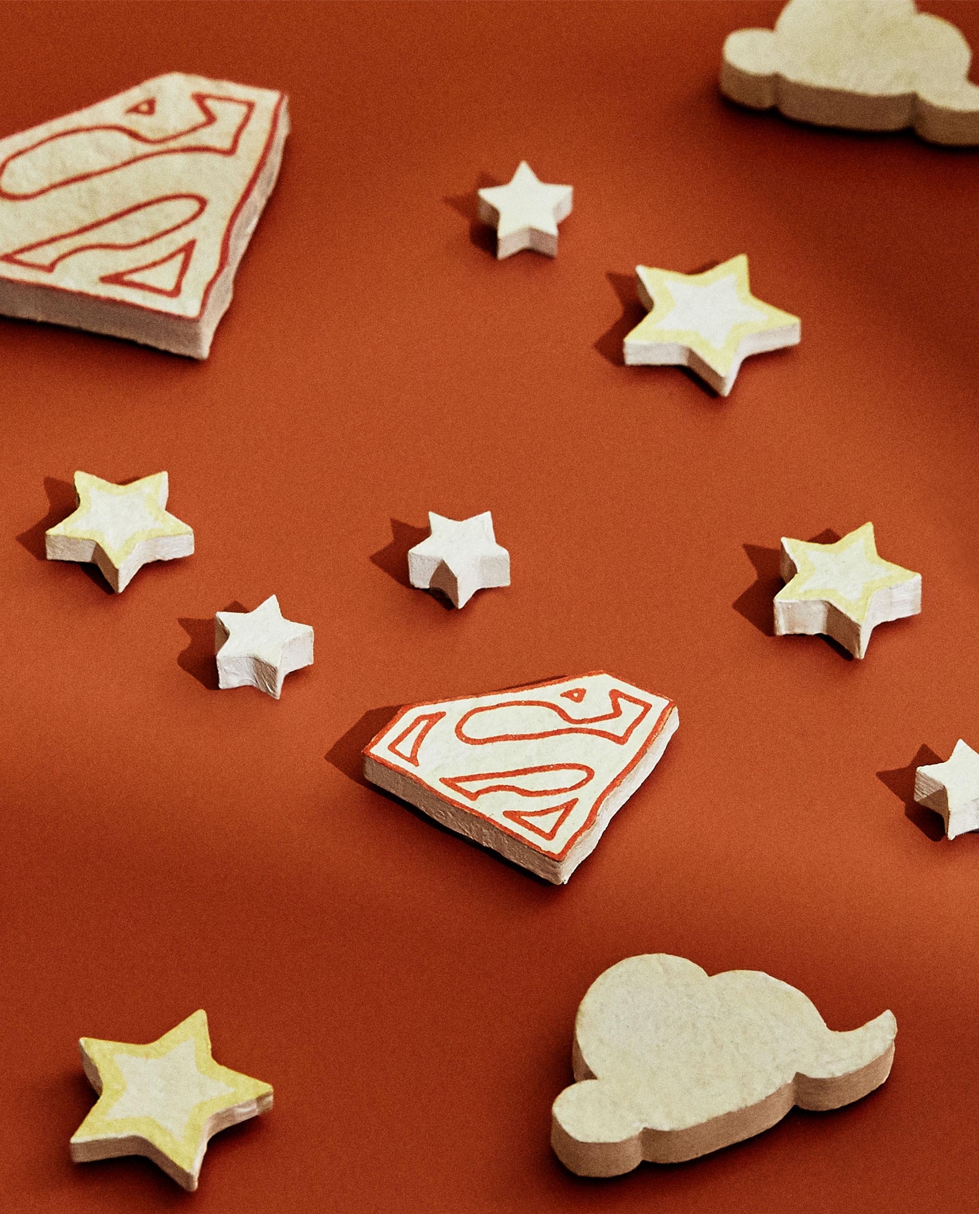 GLOW-IN-THE-DARK SUPERMAN WALL STICKERS 