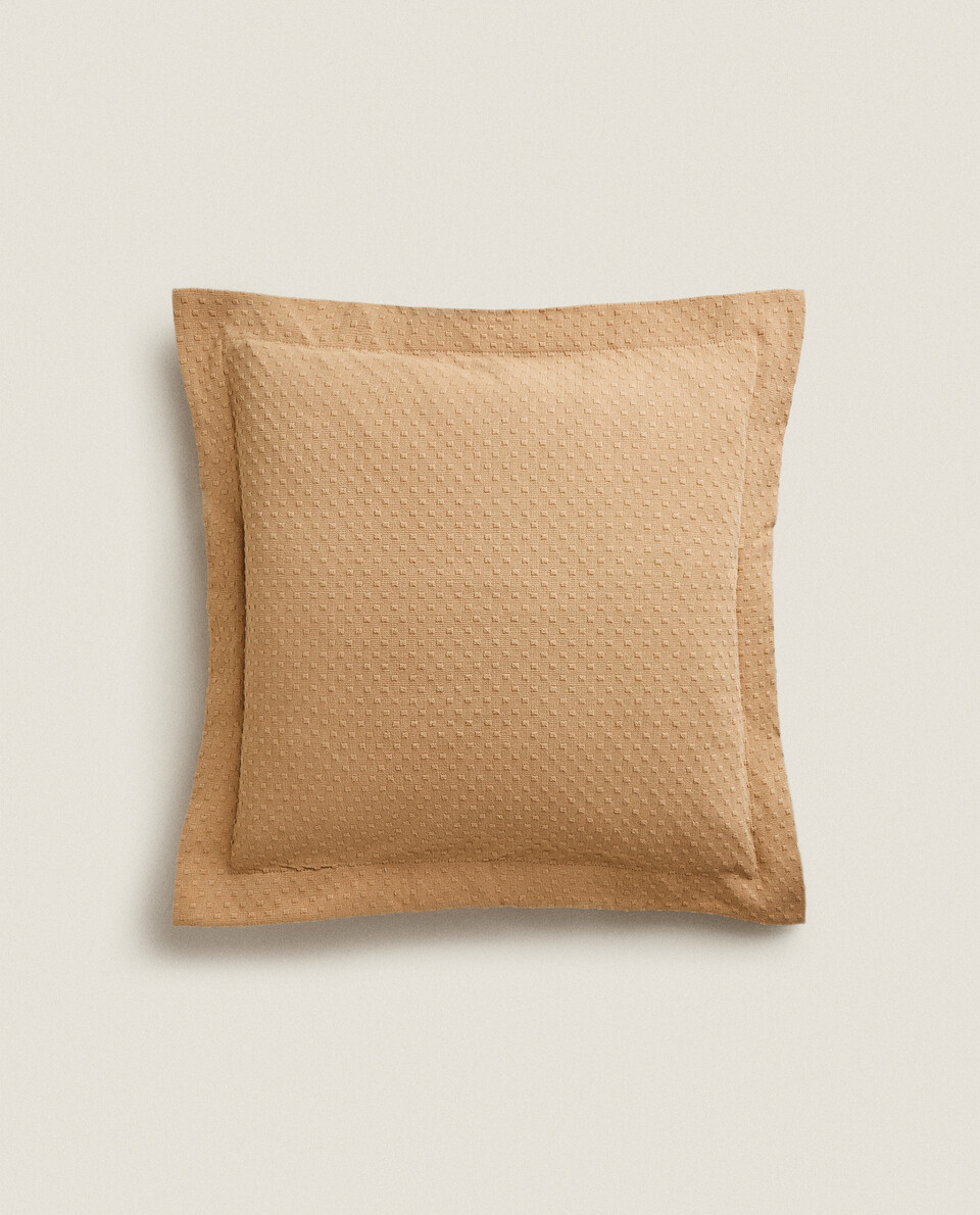 THROW PILLOW COVER WITH POLKA DOT DESIGN