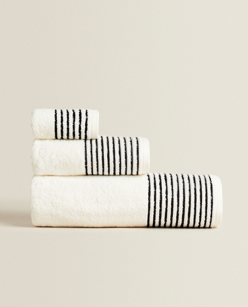 TOWEL WITH STRIPED BORDER