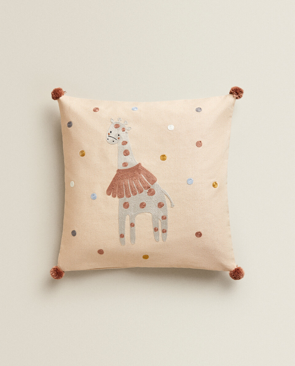 CUSHION COVER WITH EMBROIDERED GIRAFFE