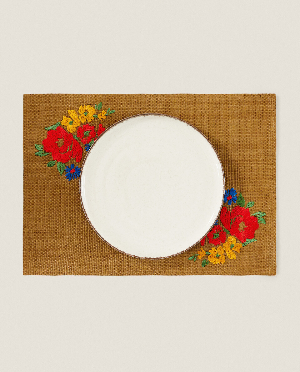 EMBROIDERED PAPER PLACEMAT
