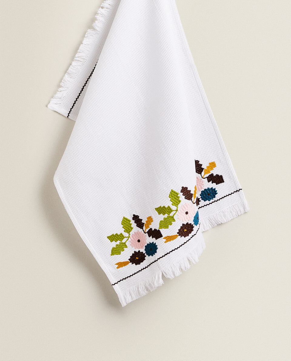 EMBROIDERED FORAL TEA TOWEL