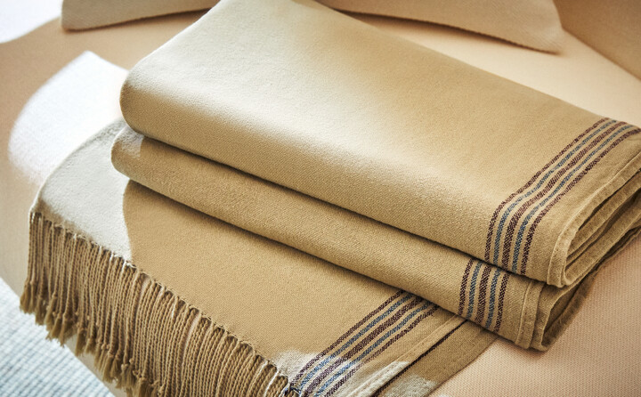 blanket with bolsa