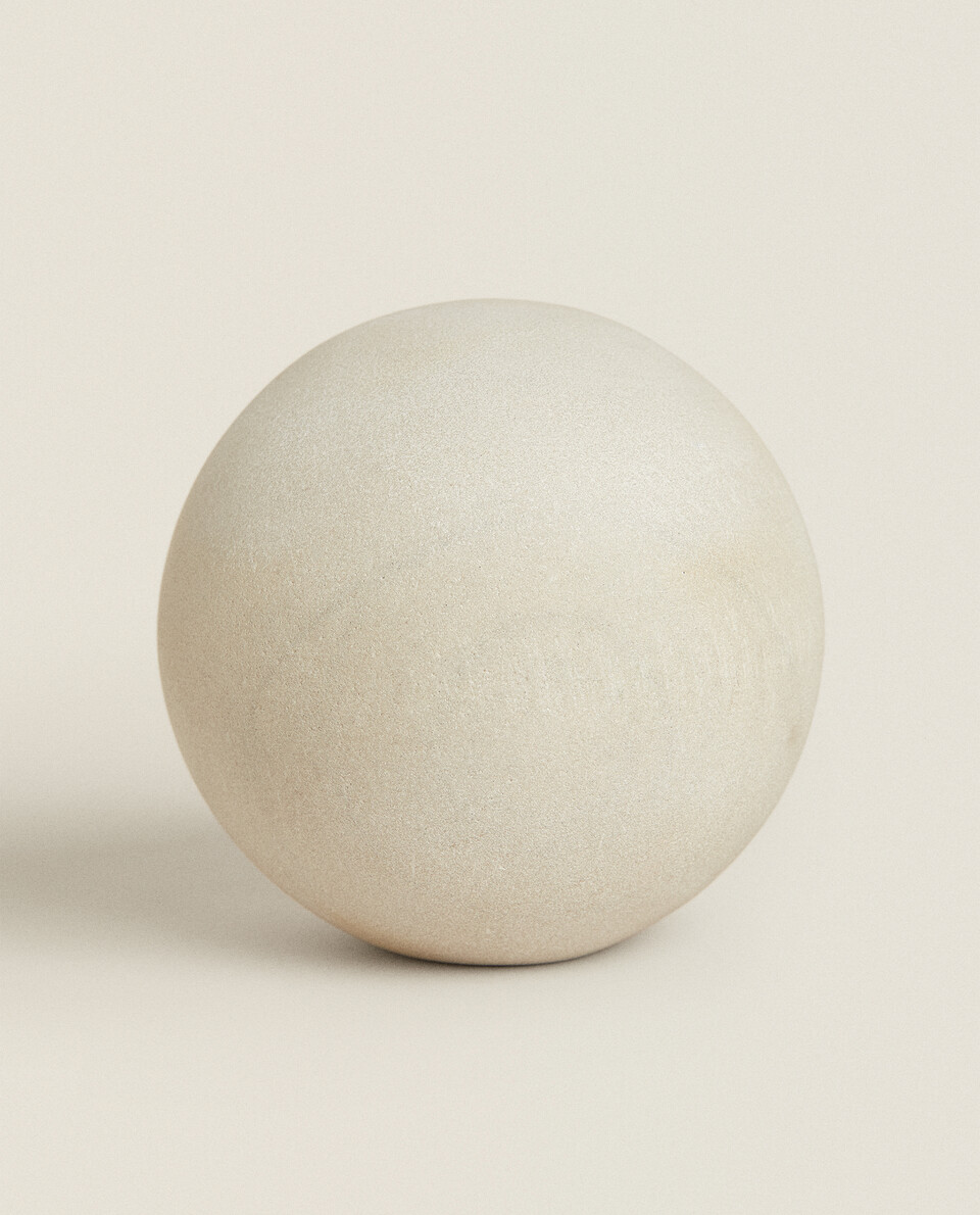 كرة حجرية
