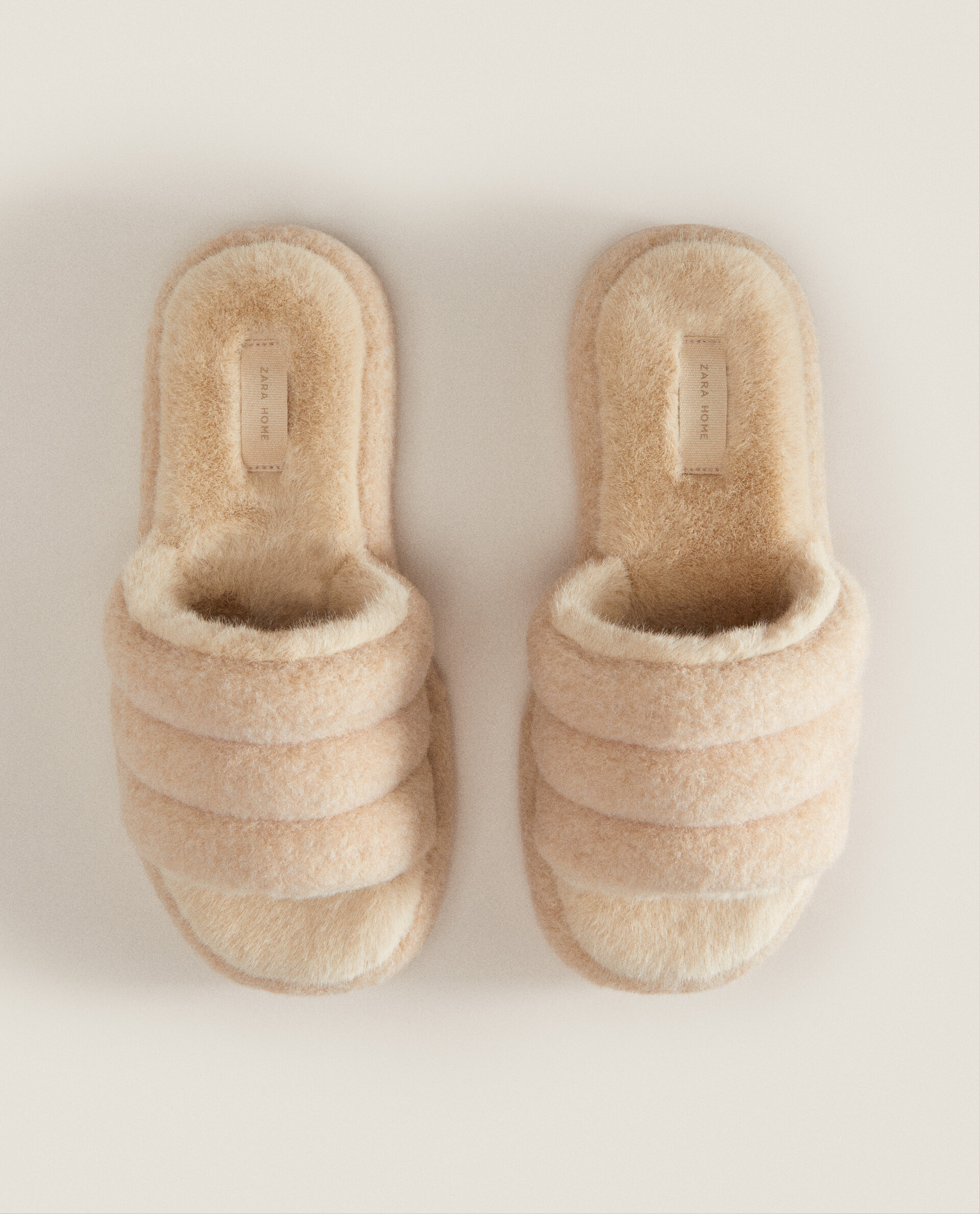 Pantoufles bout ouvert flatform matelass es V TEMENTS ET