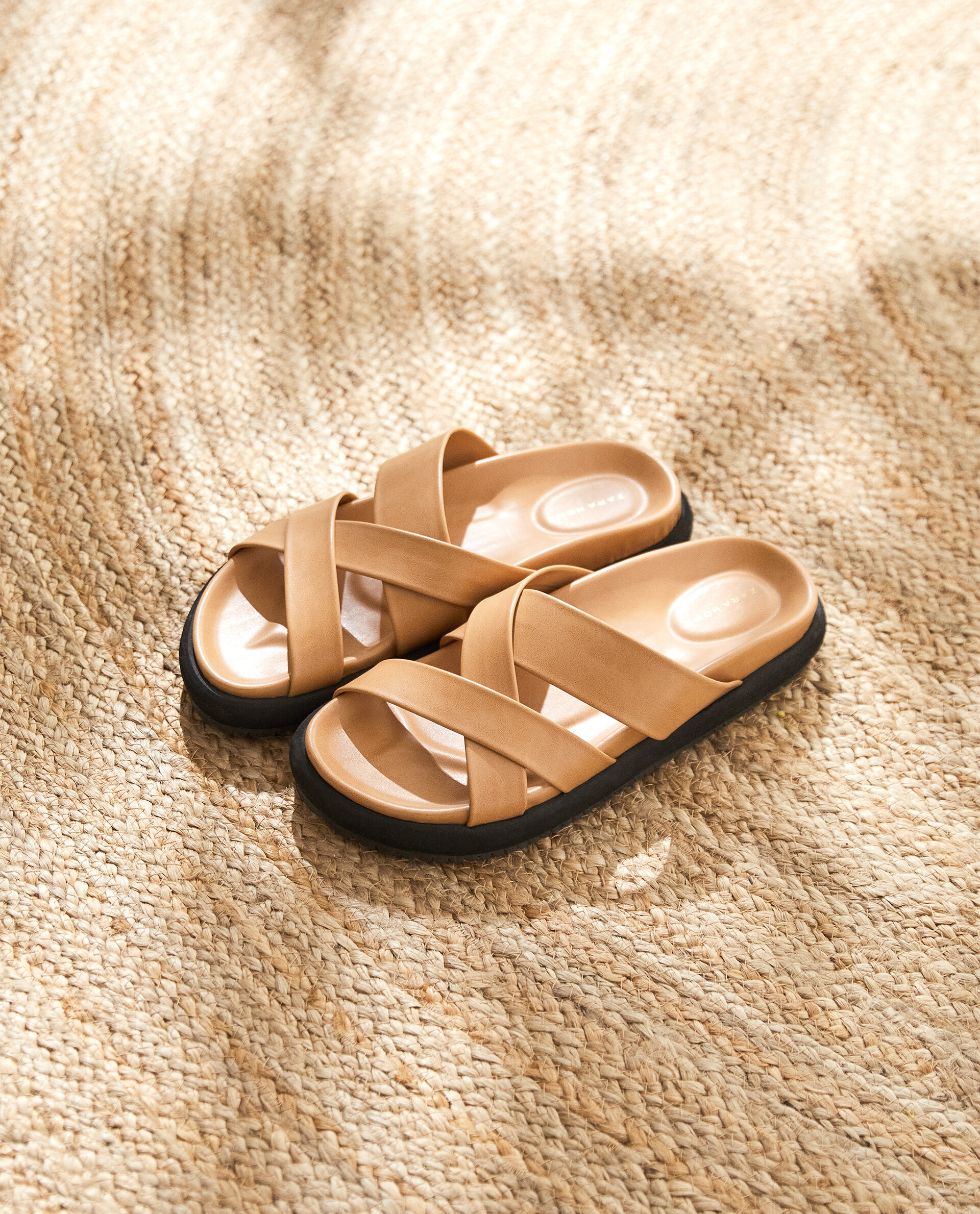 Crossover sandals womens online