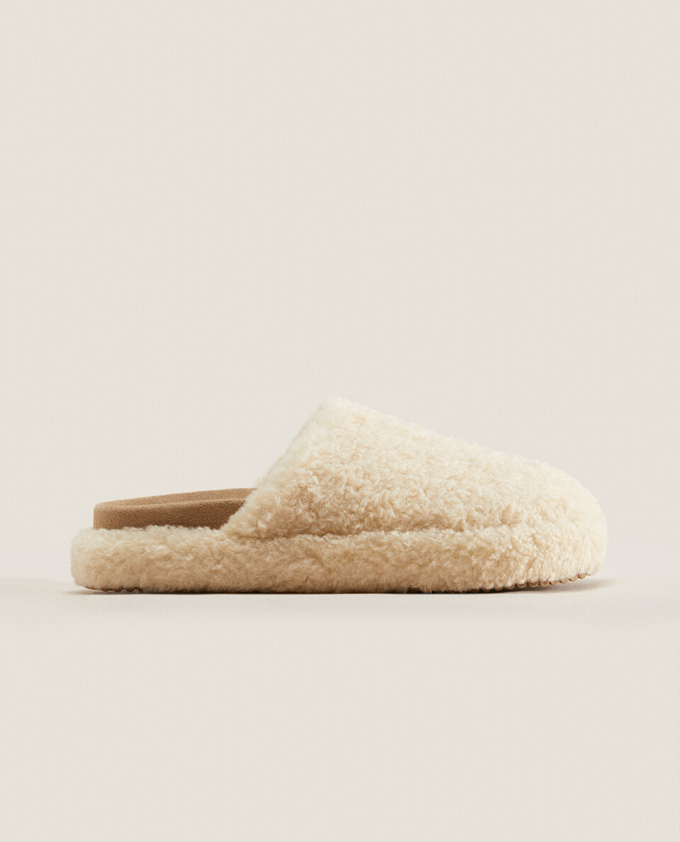 FLUFFY MULE CLOG SLIPPERS