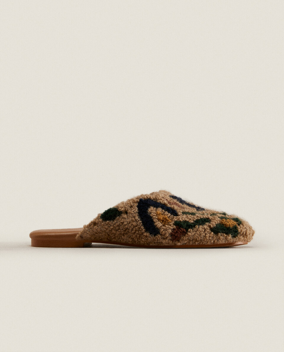 EMBROIDERED MULE SLIPPERS