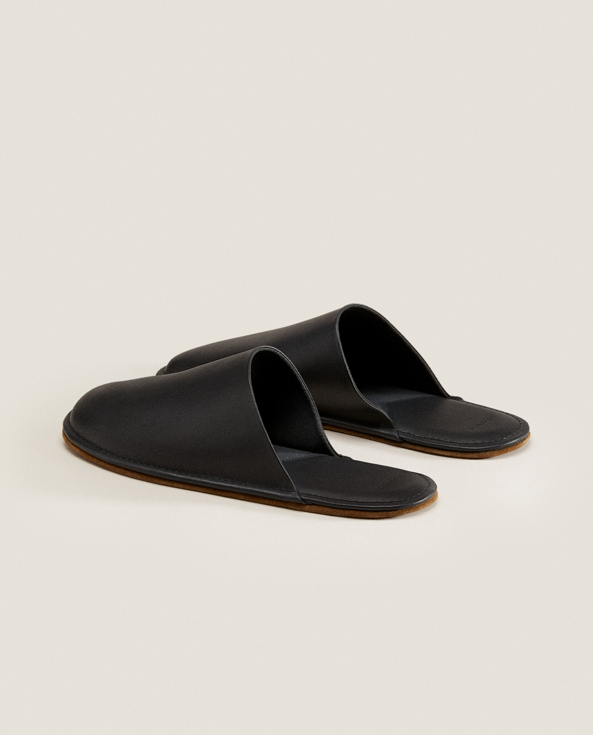 Ladies leather mule hotsell slippers