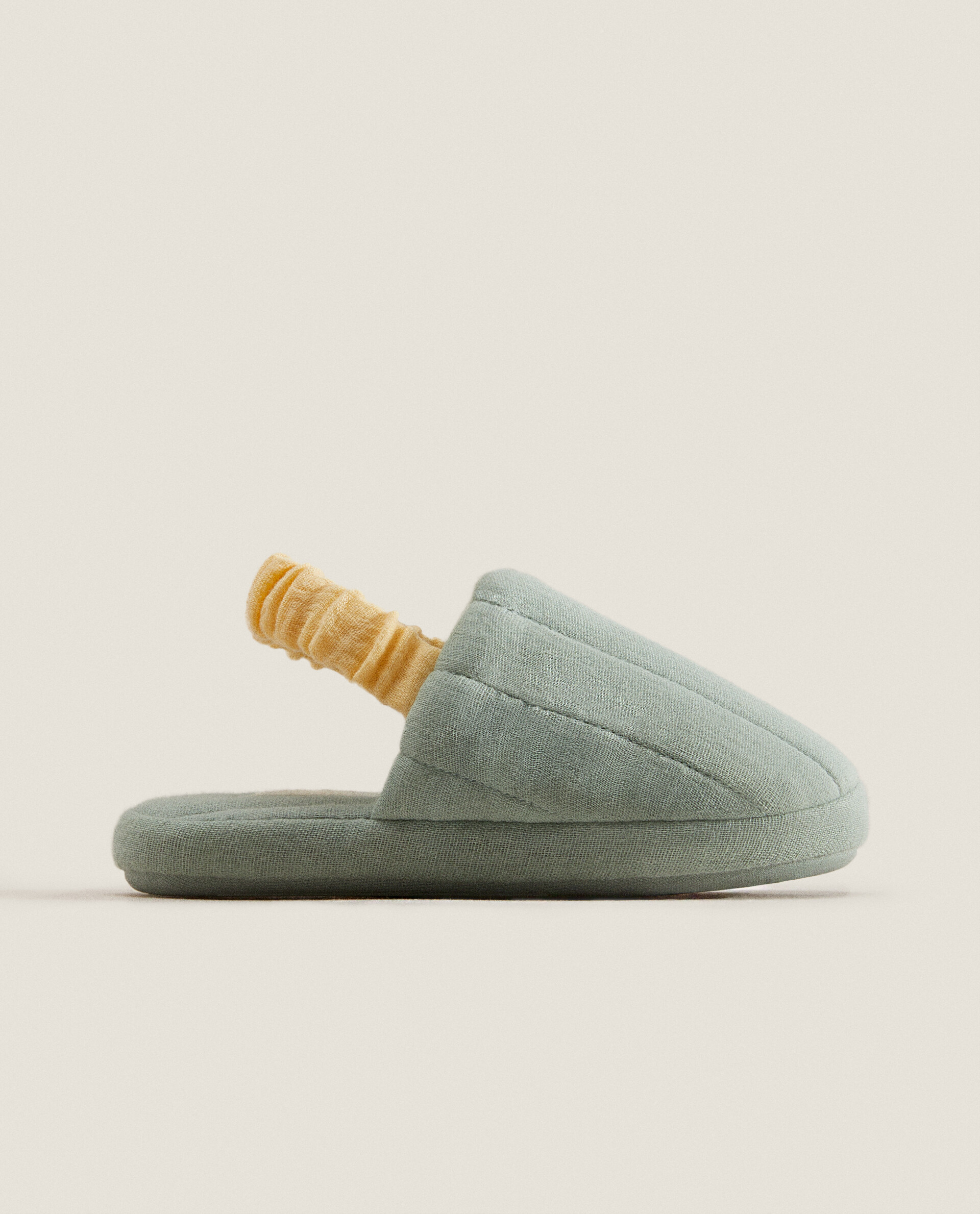 STOFFEN OPEN SLIPPERS MET BANDJE ACHTERKANT Zara Home Belgi