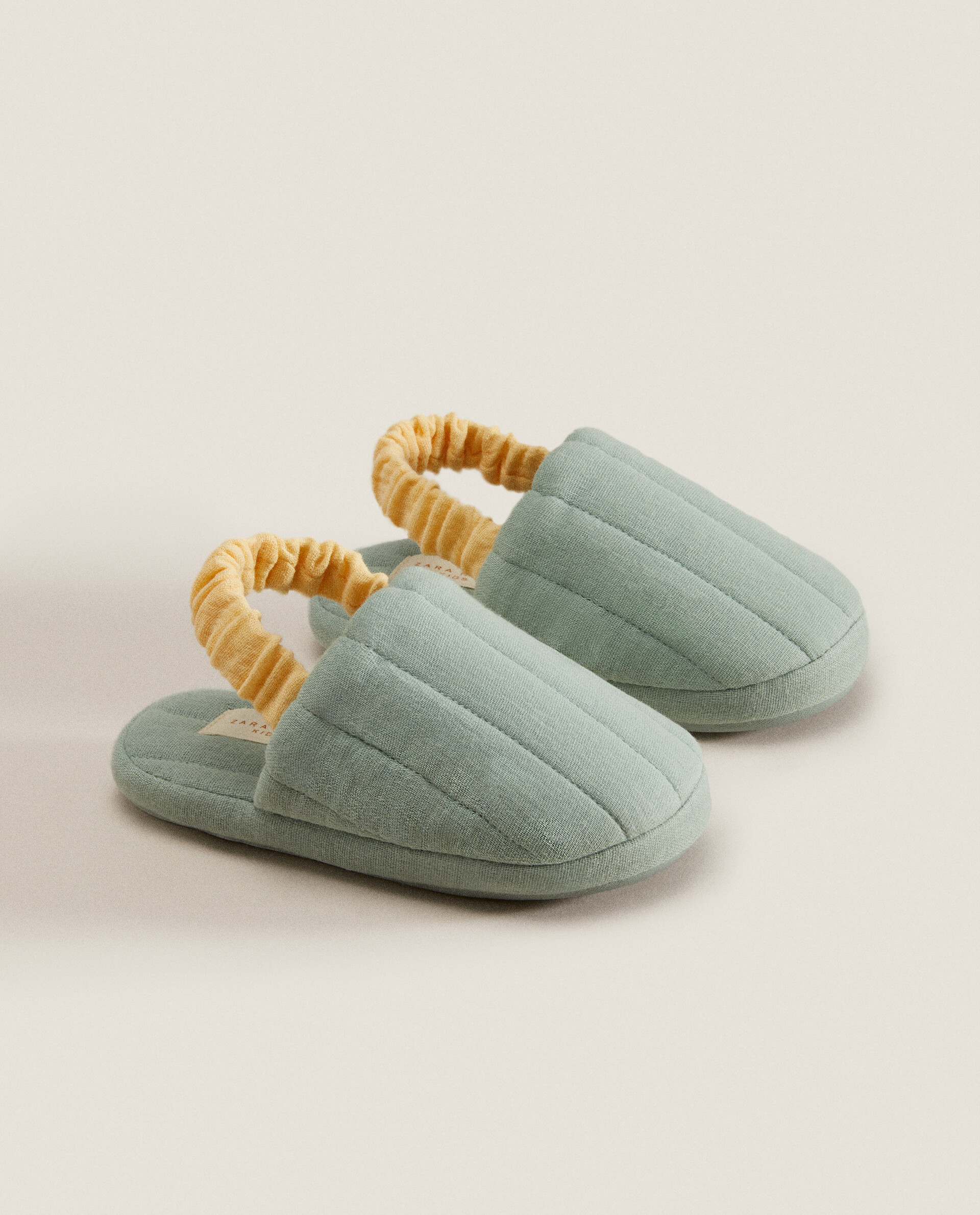 STOFFEN OPEN SLIPPERS MET BANDJE ACHTERKANT Zara Home Belgi