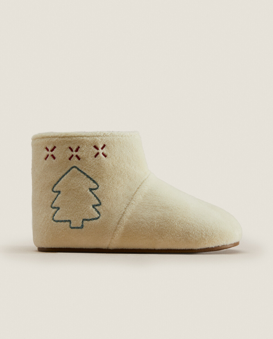 CHRISTMAS BOOTS WITH EMBROIDERED DETAILS
