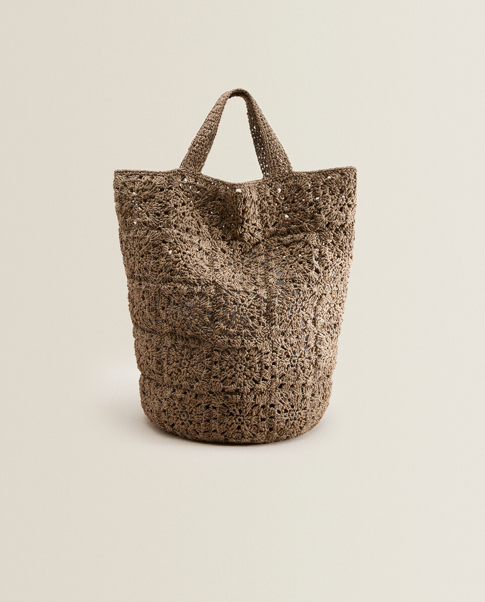 Paper tote bag with beading