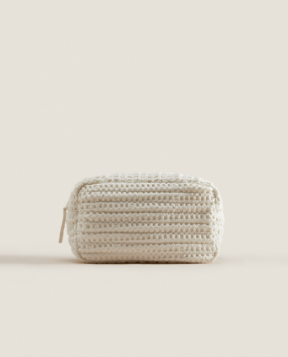 WAFFLE-KNIT FABRIC TOILETRY BAG