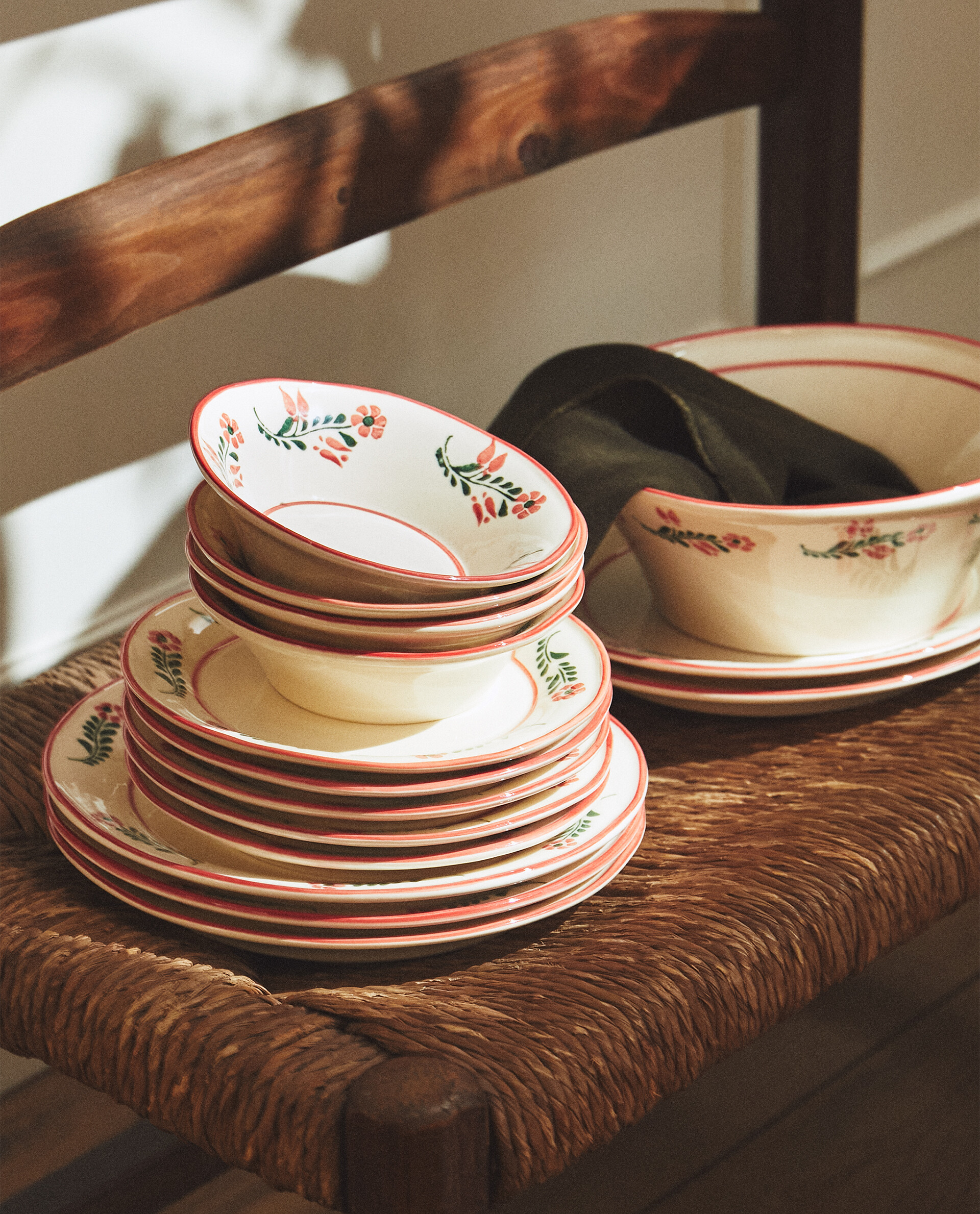 PAINTED FLORAL EARTHENWARE TABLEWARE Zara Home Greece