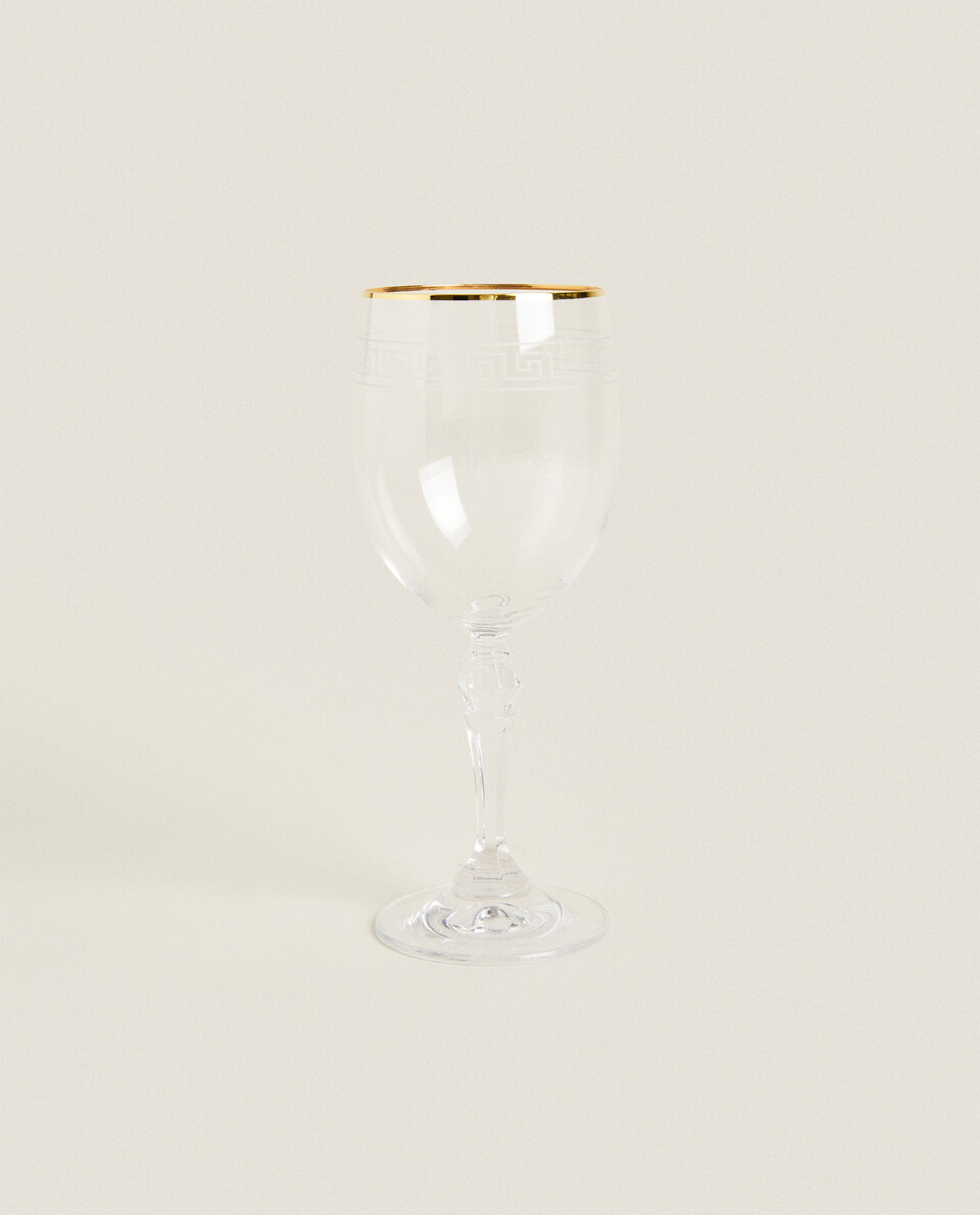 CRYSTALLINE WINE GLASS WITH GEOMETRIC EMBOSSING