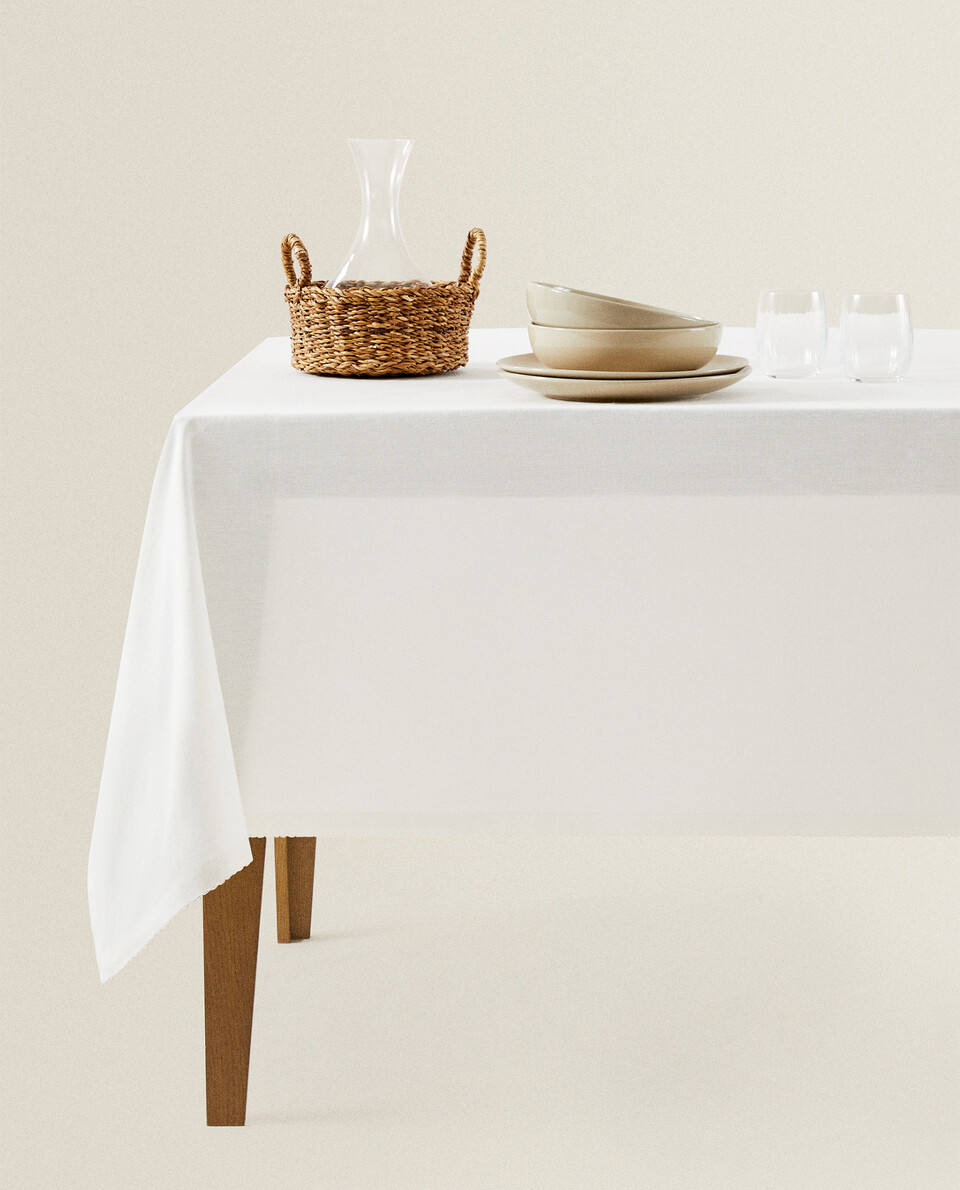 TOPSTITCHED TABLECLOTH