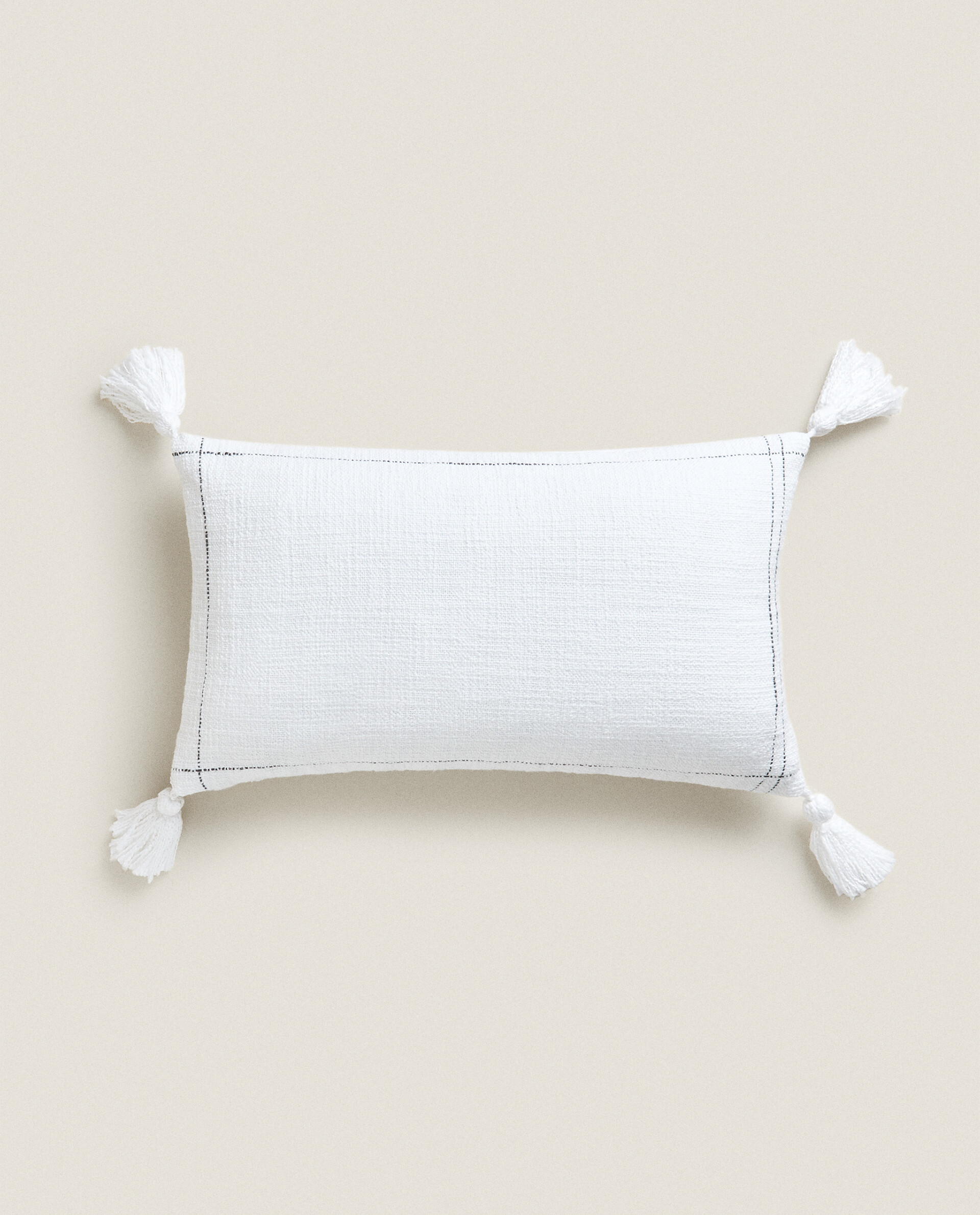 Pillow cover with online tassels