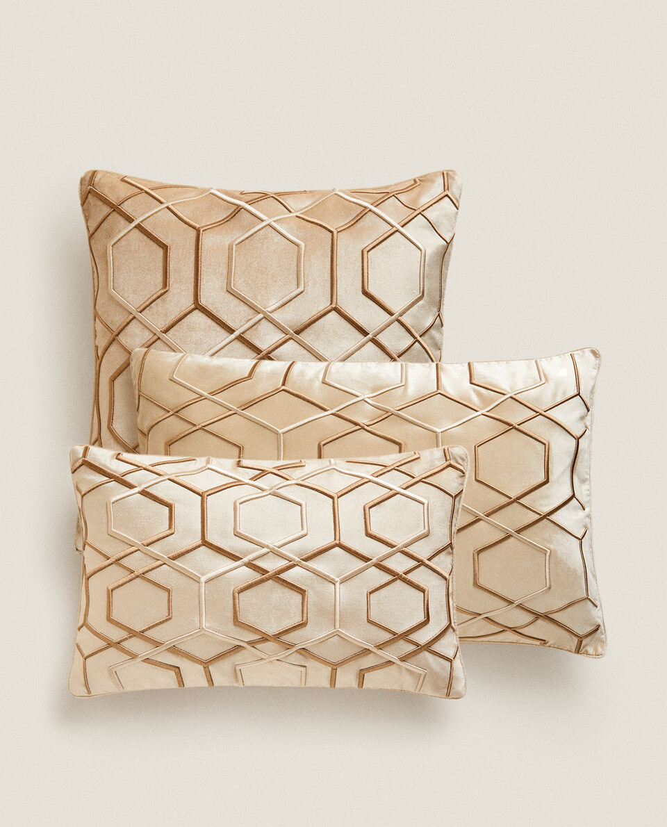 غلاف وسادة من المخمل Zara Home UAE ABU DHABI/AL AIN/RAS ALKHAIMAH‎