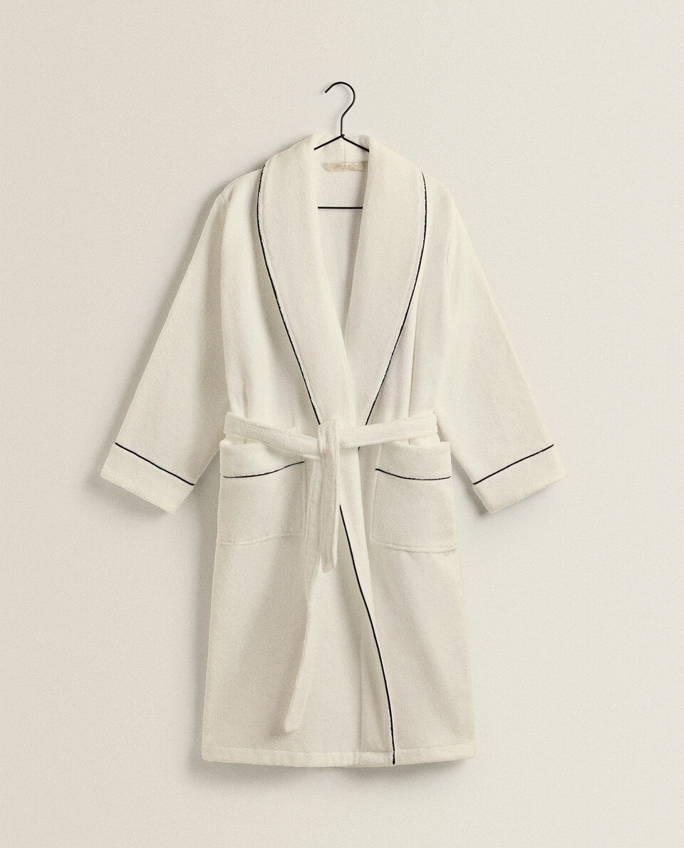 BATHROBE WITH PIPING