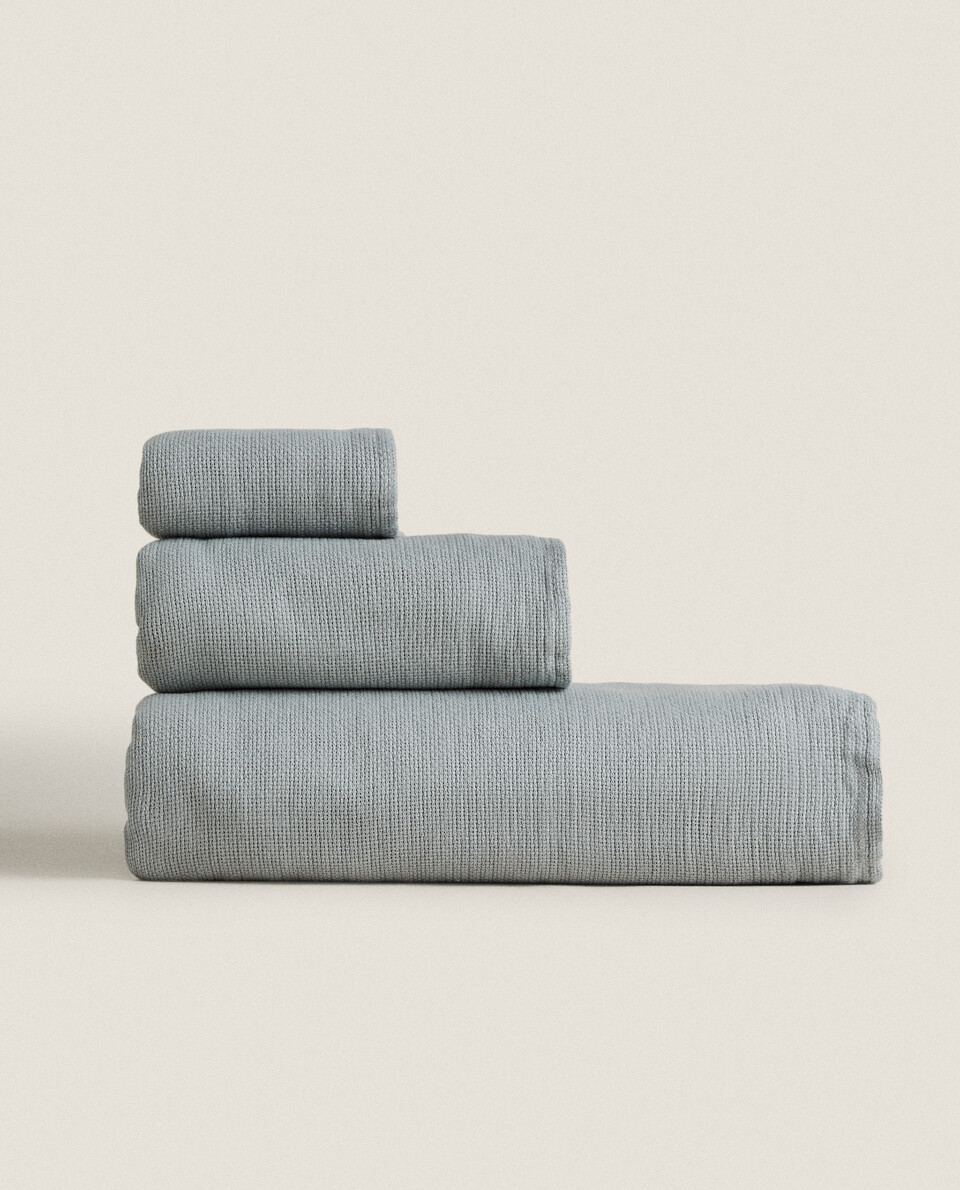 TEXTURED TOWEL