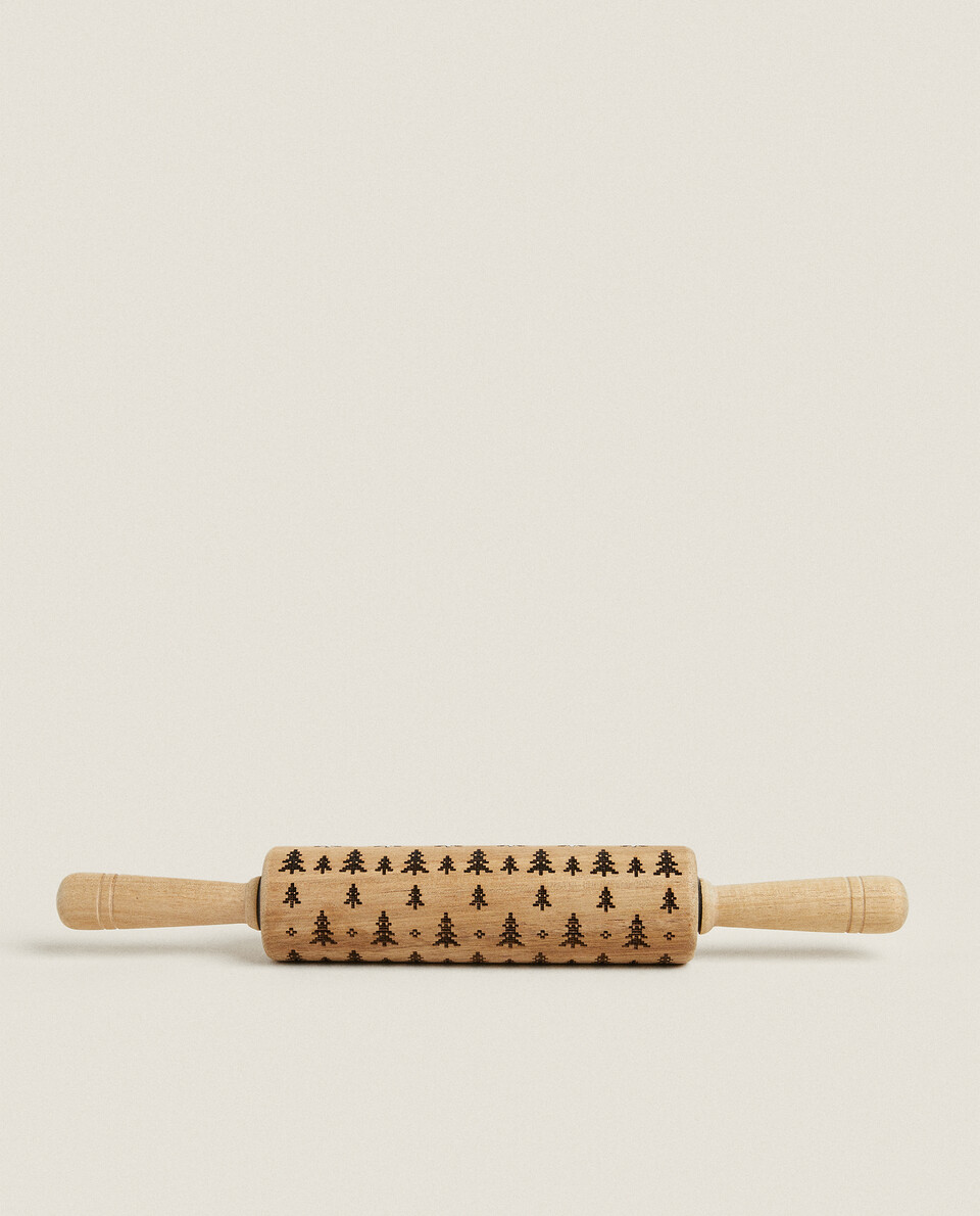 ACACIA ROLLING PIN WITH RAISED CHRISTMAS DESIGN