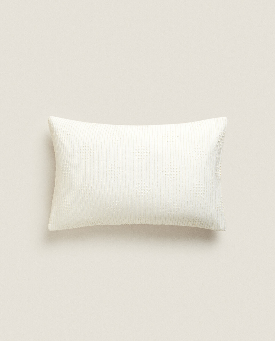 Diamond throw clearance pillow