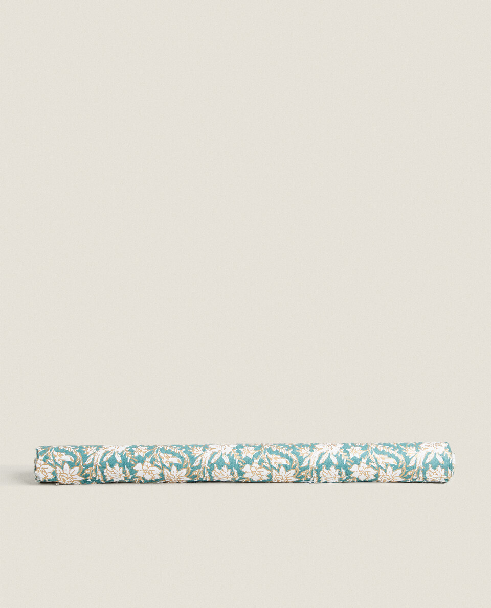 CHRISTMAS FLOWERS WRAPPING PAPER