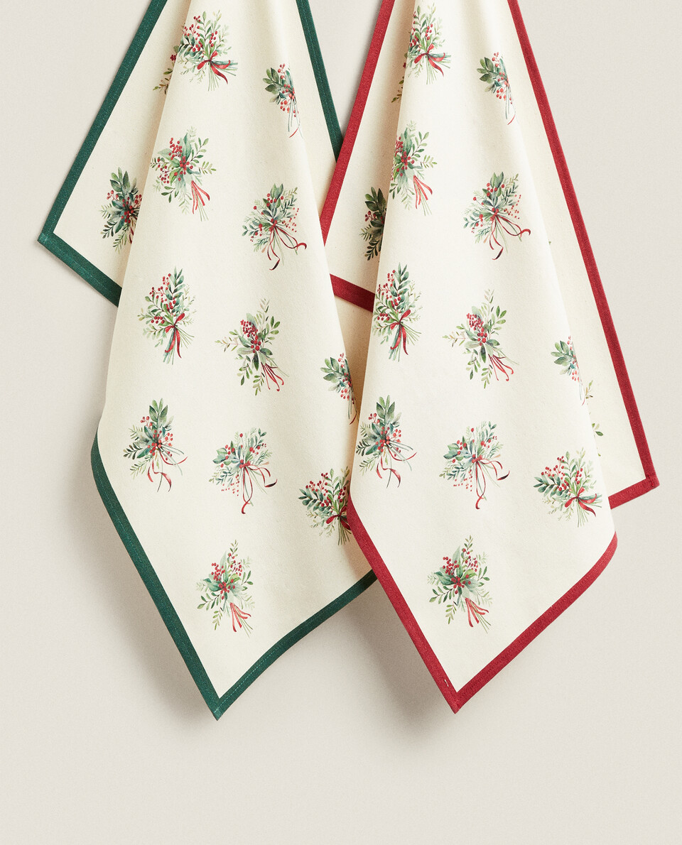 PACK OF CHRISTMAS SPRAY KITCHEN TOWELS (PACK OF 2)