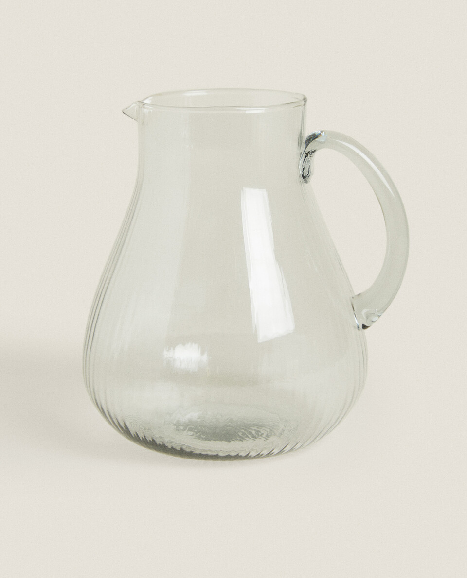 GLASS JUG WITH LINES