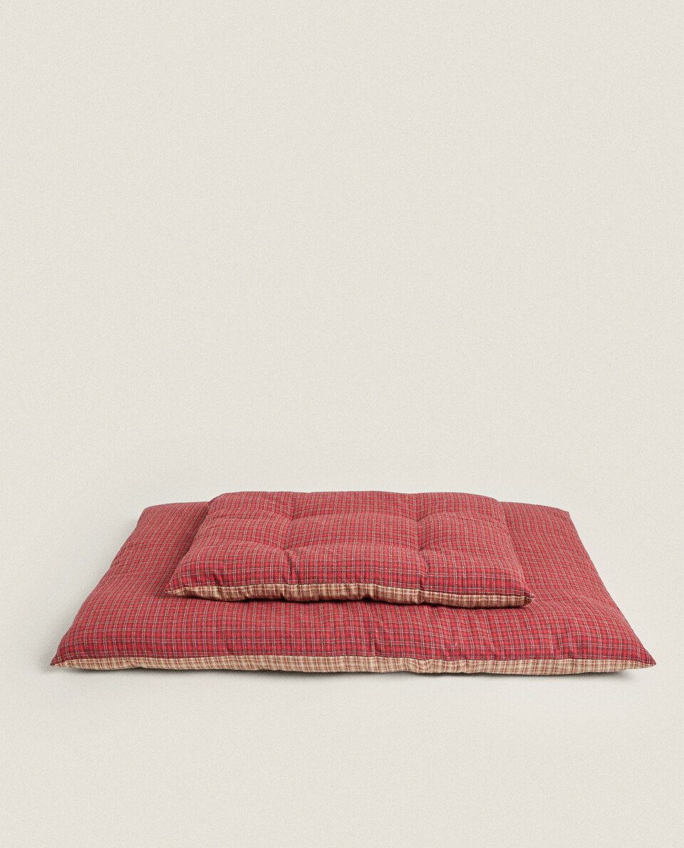 CHECKED CHRISTMAS PET CUSHION BED