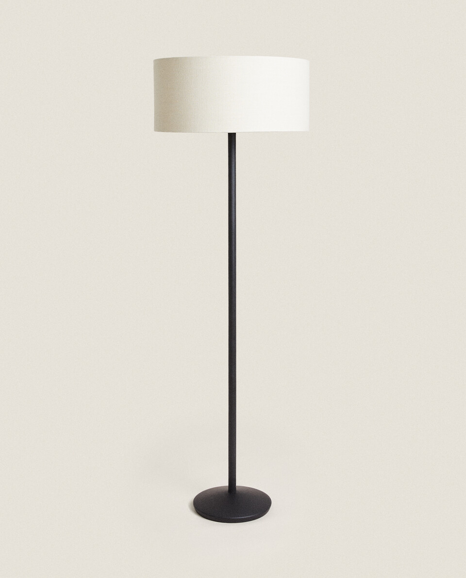 LAMP WITH WOODEN BODY