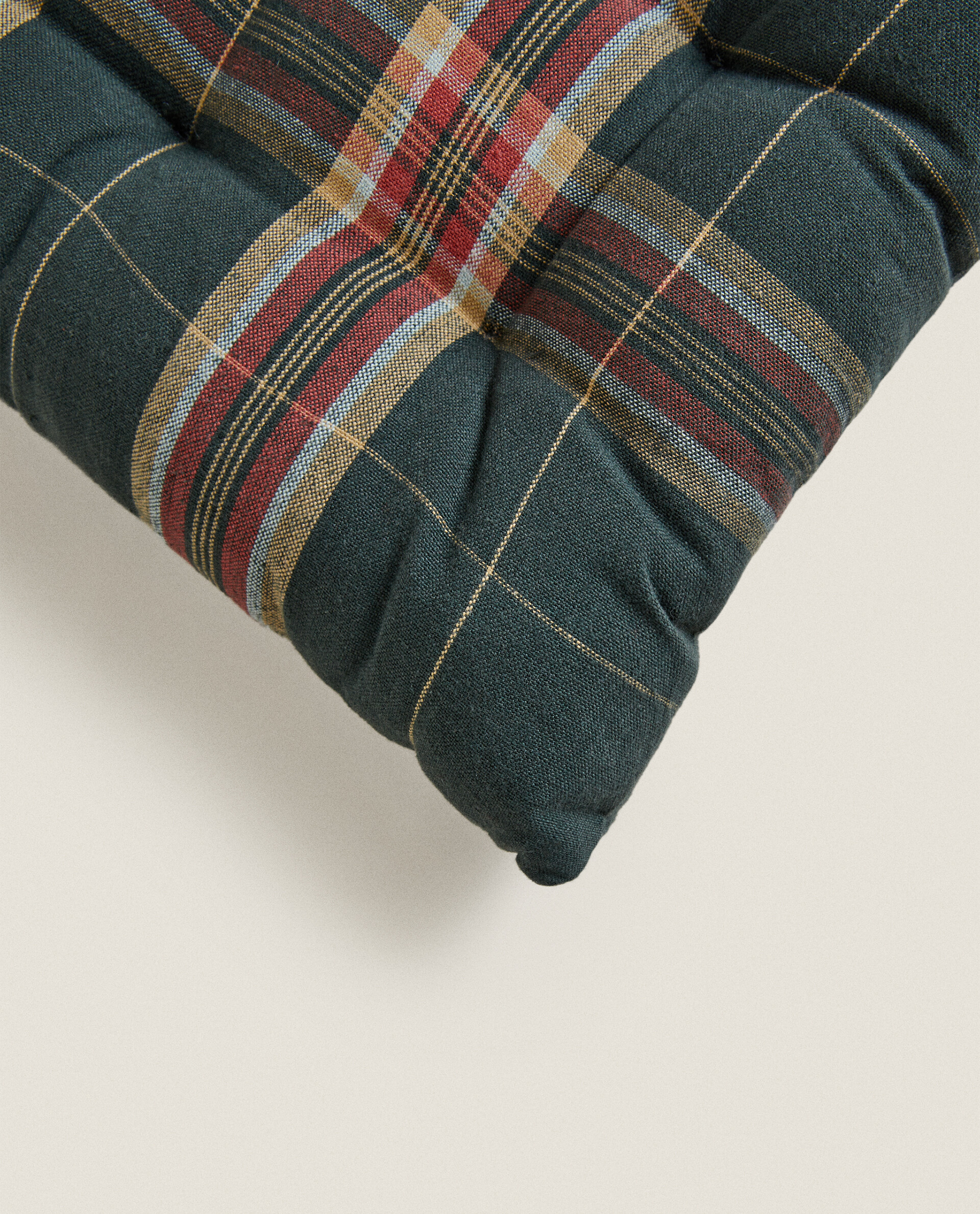 CHRISTMAS TARTAN COTTON CHAIR CUSHION Zara Home Costa Rica