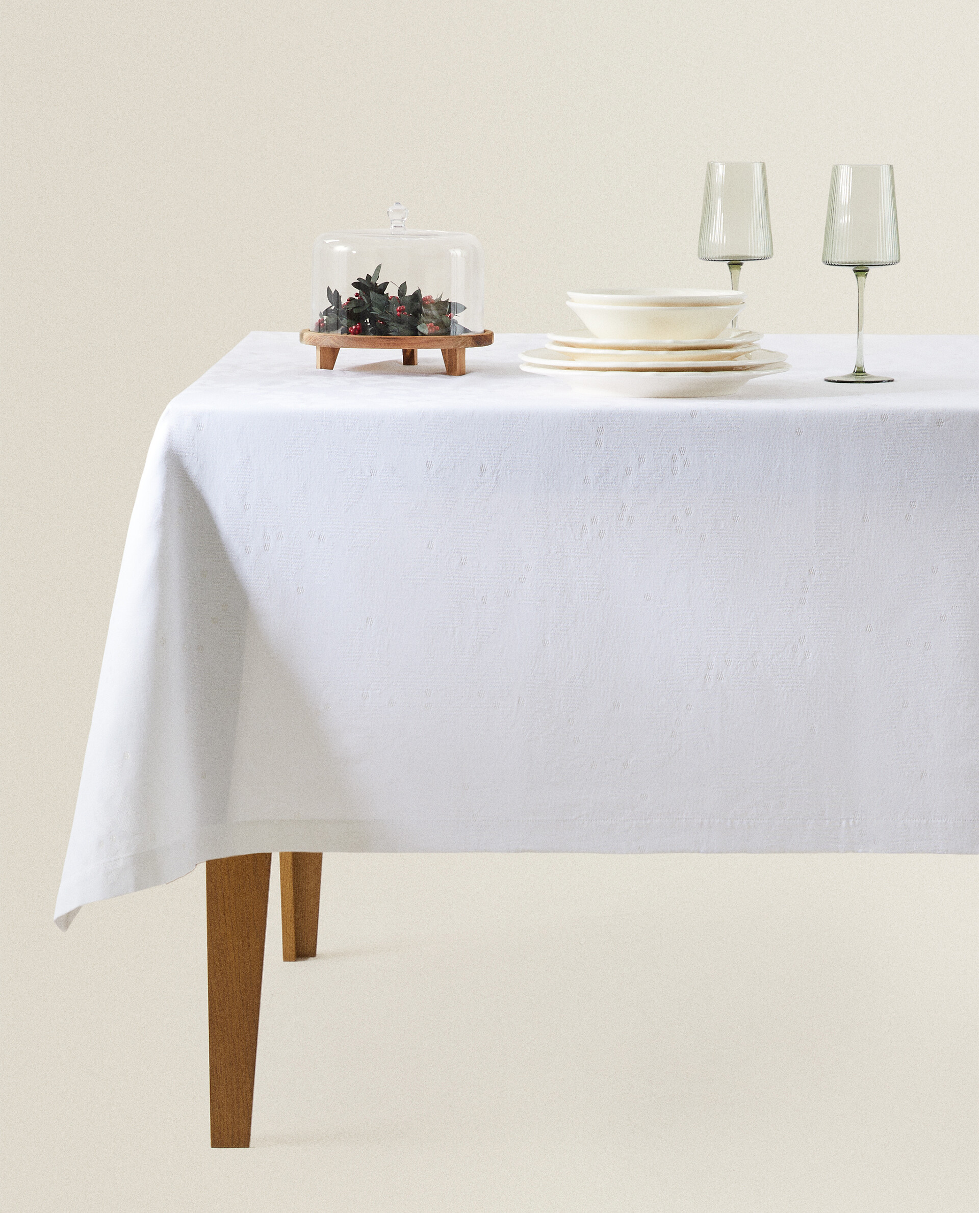 CHRISTMAS GLITTERY FLORAL JACQUARD TABLECLOTH | Zara Home United