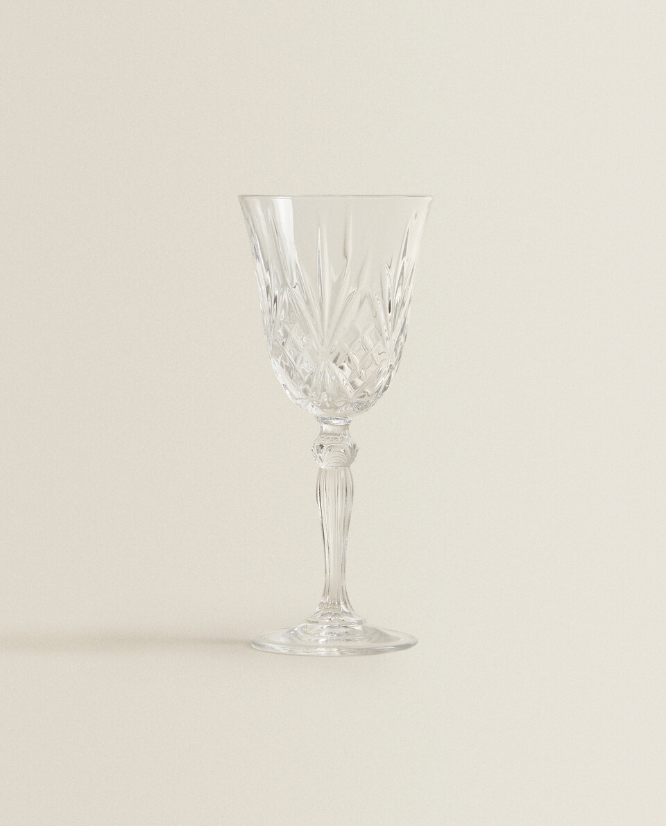 ENGRAVED CRYSTALLINE WINE GLASS | Zara Home