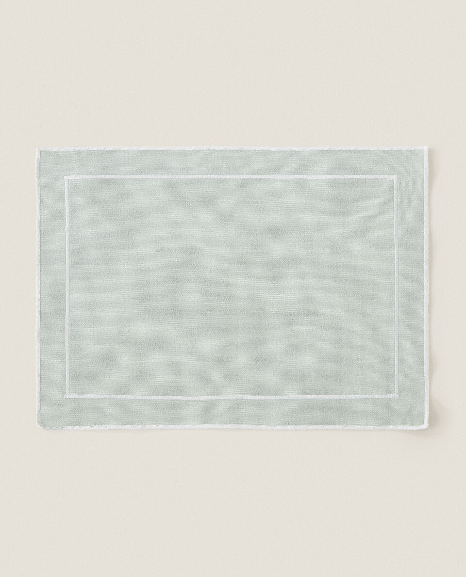 EMBROIDERED COTTON PLACEMAT