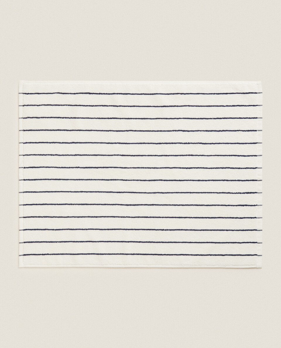 CONTRAST STRIPE BATH MAT