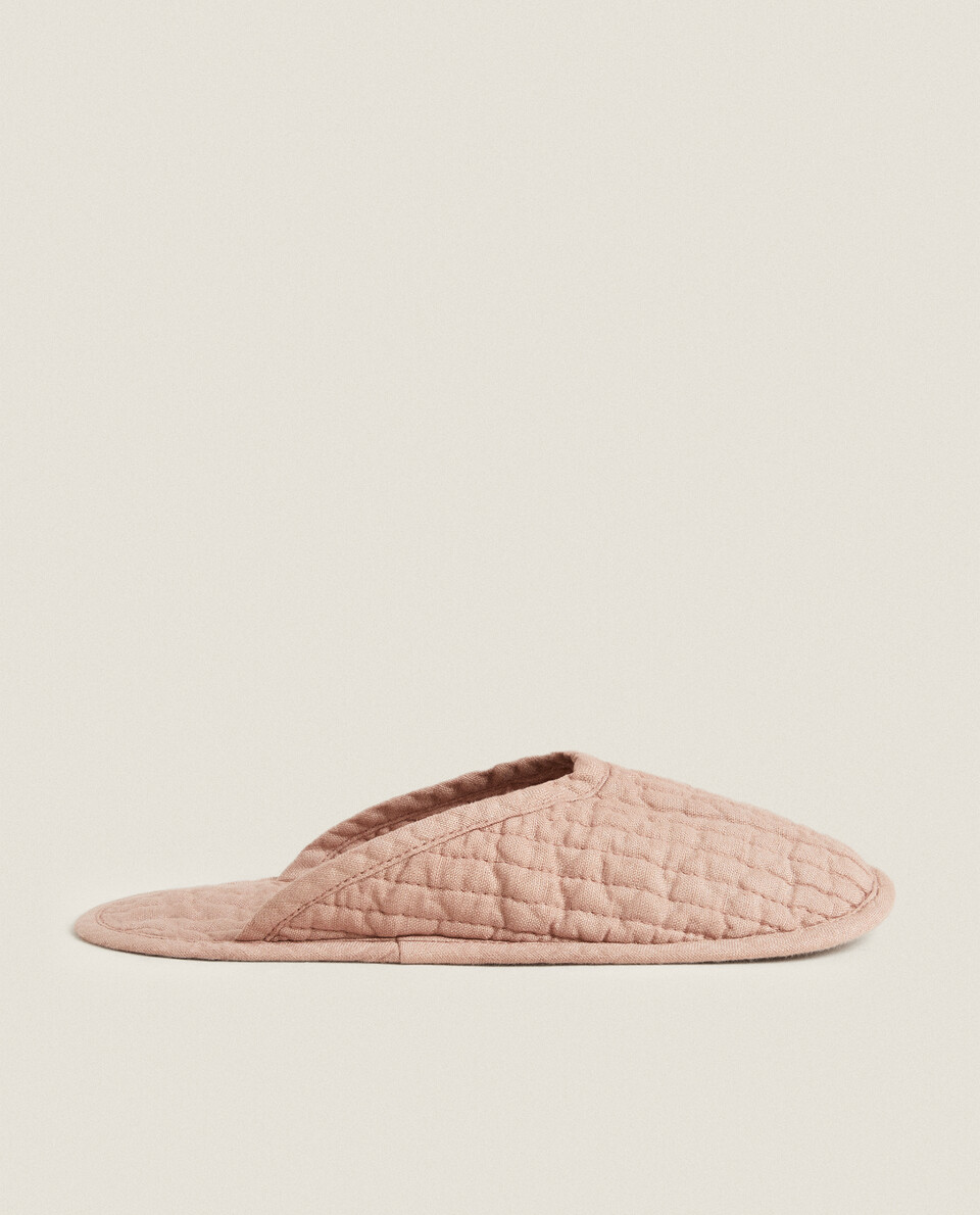 QUILTED LINEN SLIPPERS