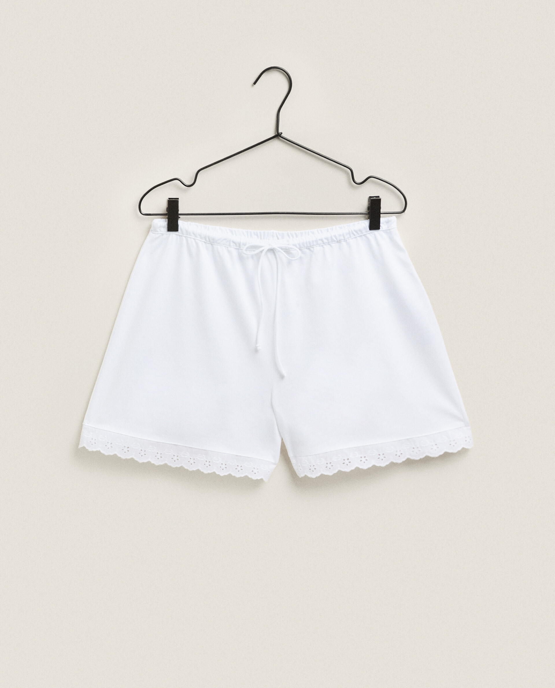 White lace hot sale trim shorts