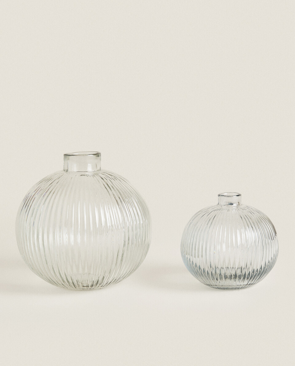 GLASS VASE WITH LINES