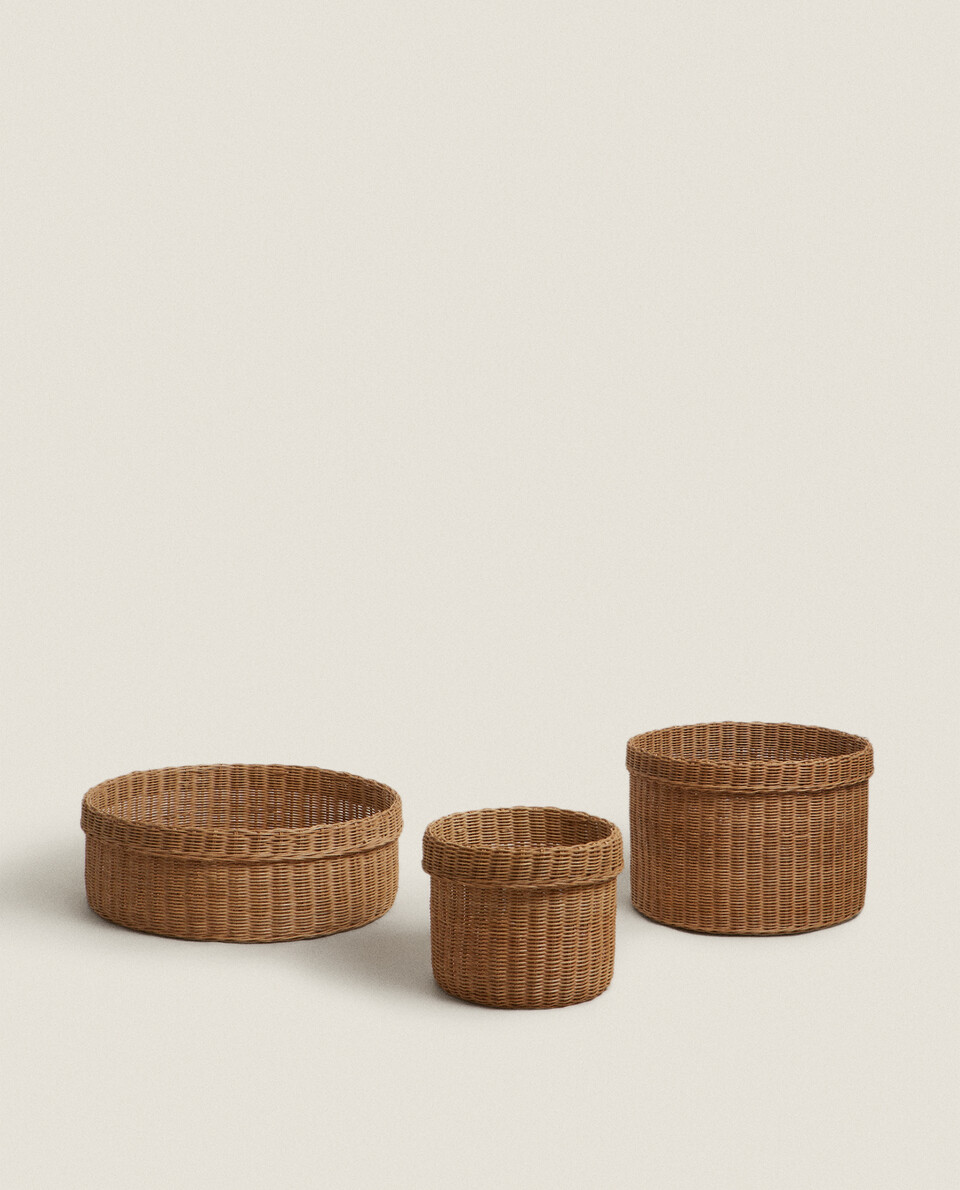RATTAN BASKETS WITH FOLD-OVER EDGE
