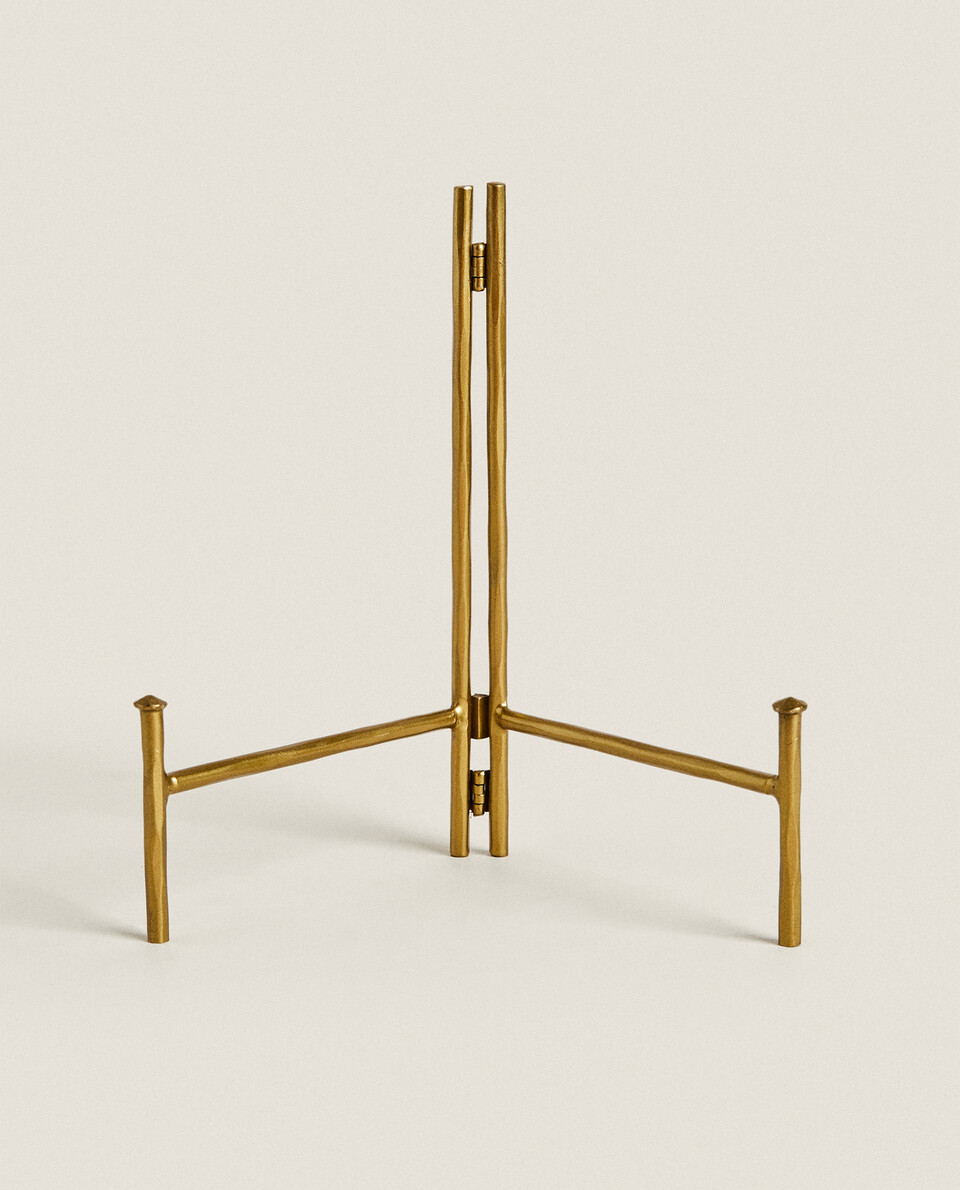 GOLDEN METAL DISPLAY STAND