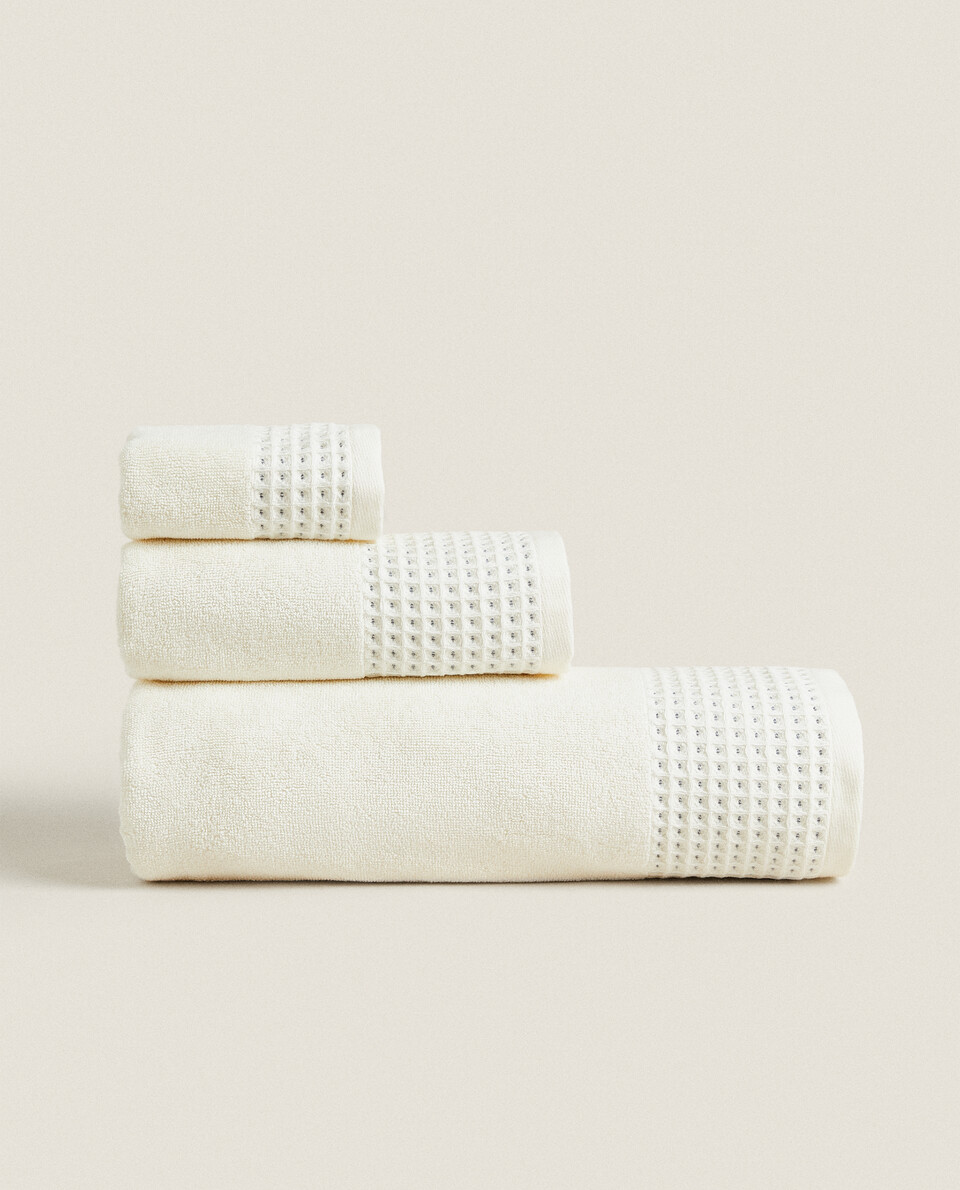 TOWEL WITH WAFFLEKNIT BORDER Zara Home Kuwait