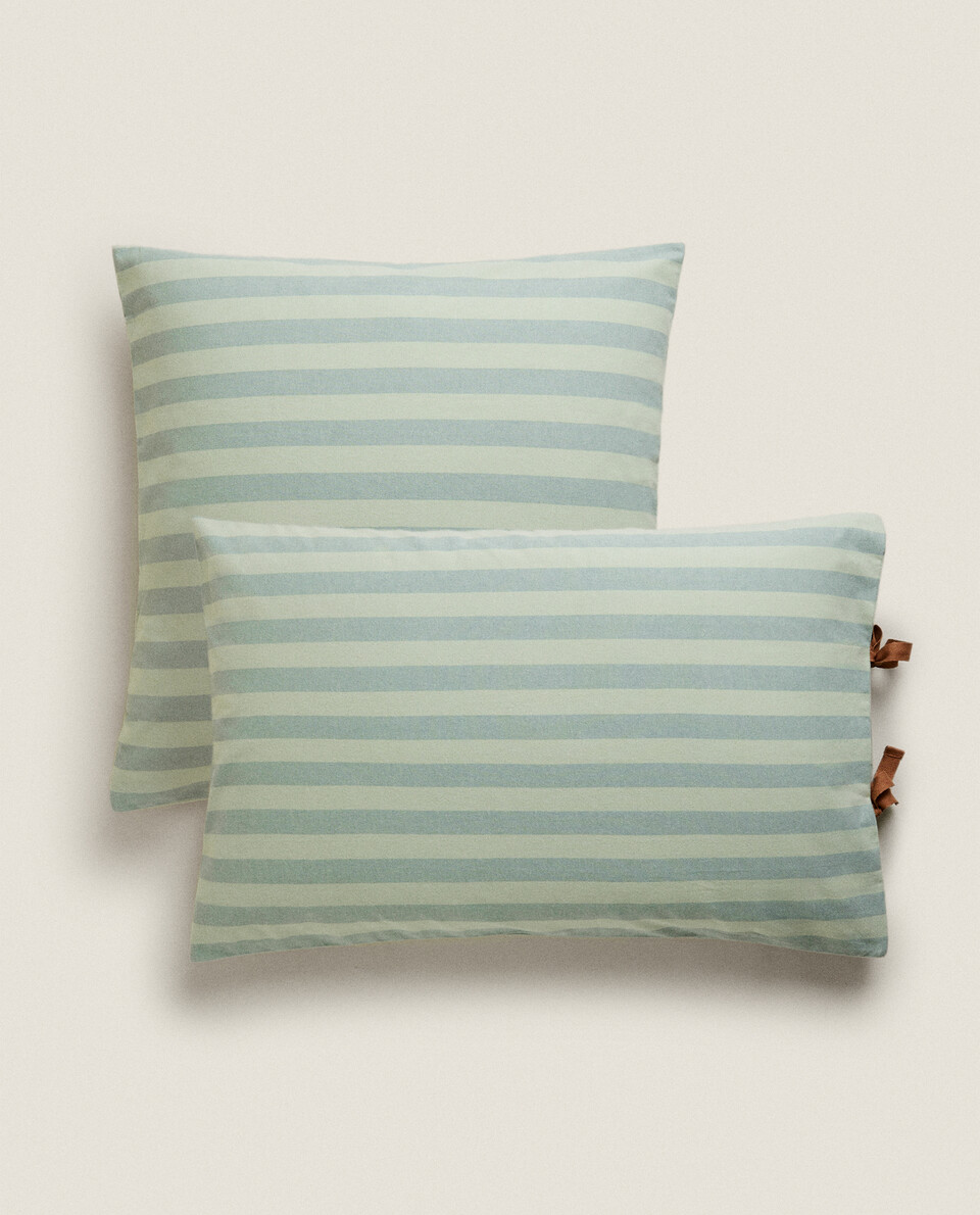 Flannel duvet cover with a striped design