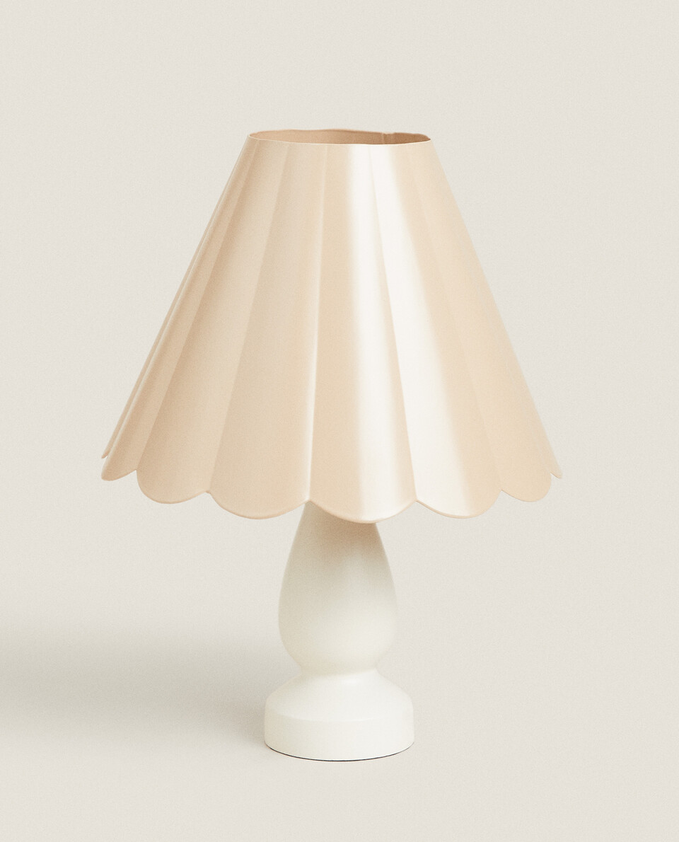 VALOVITA METALNA LAMPA Zara Home Hrvatska