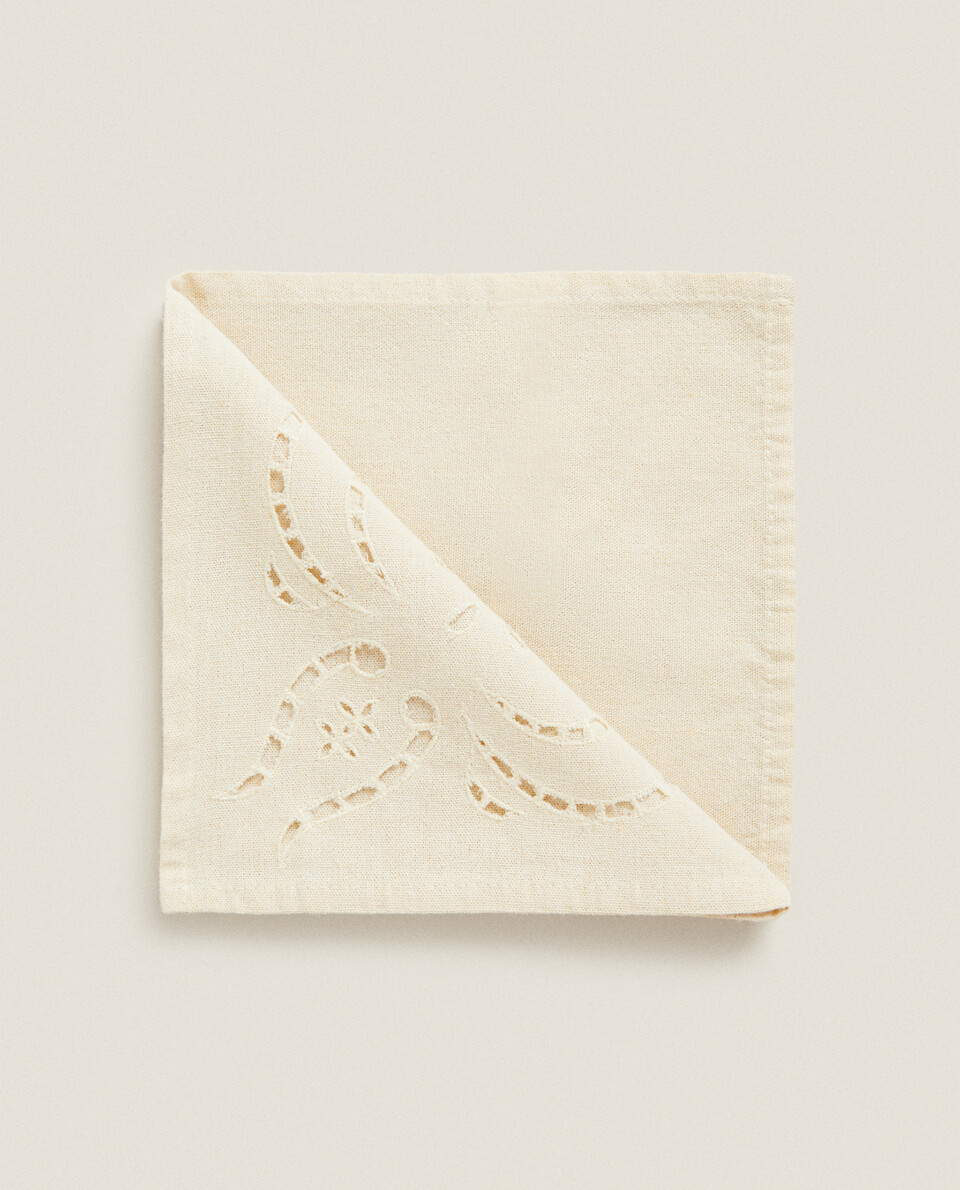 FLORAL EMBROIDERED NAPKINS (PACK OF 2)